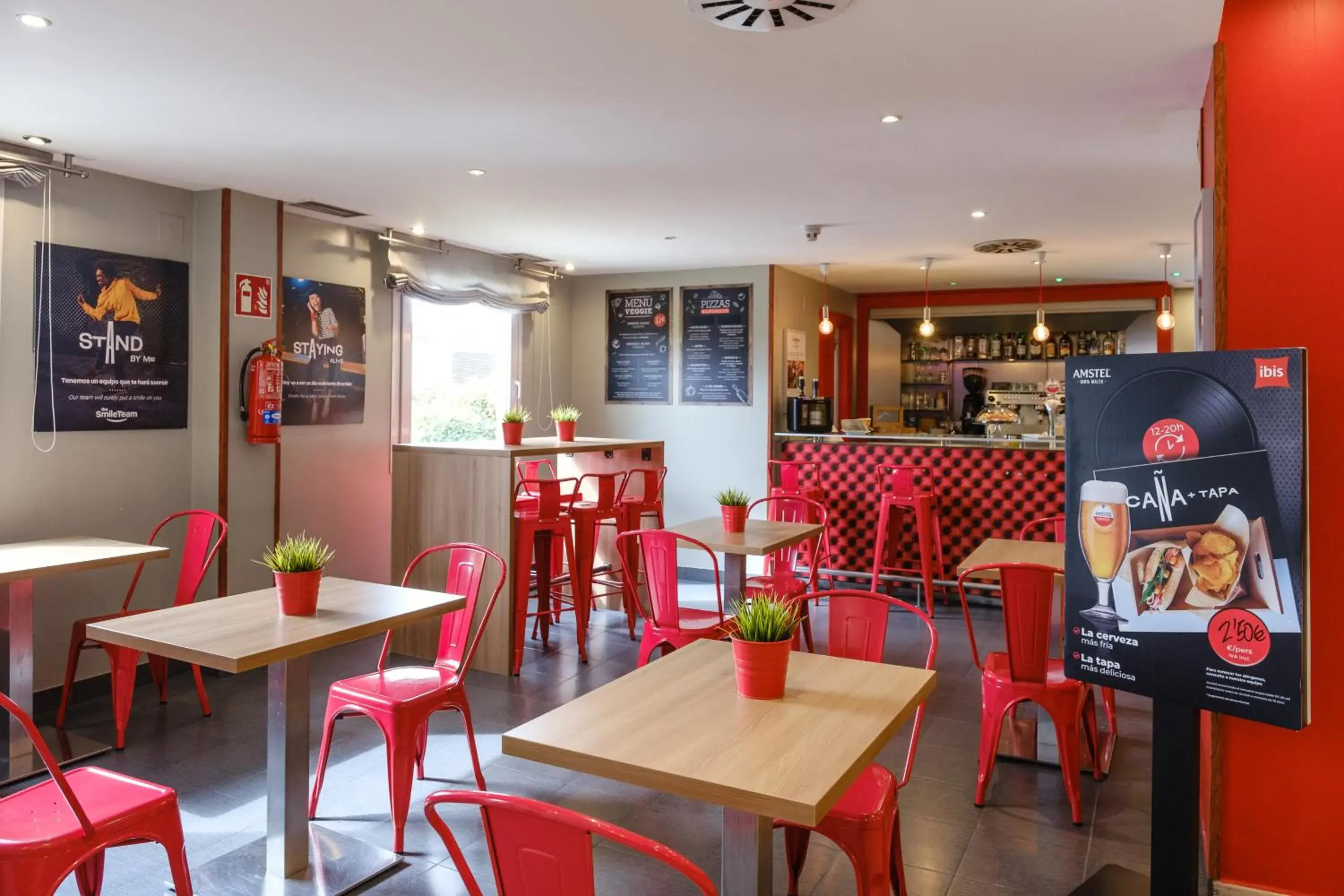 Lounge or bar, Restaurant/Places to Eat in Ibis Madrid Alcorcon Tresaguas