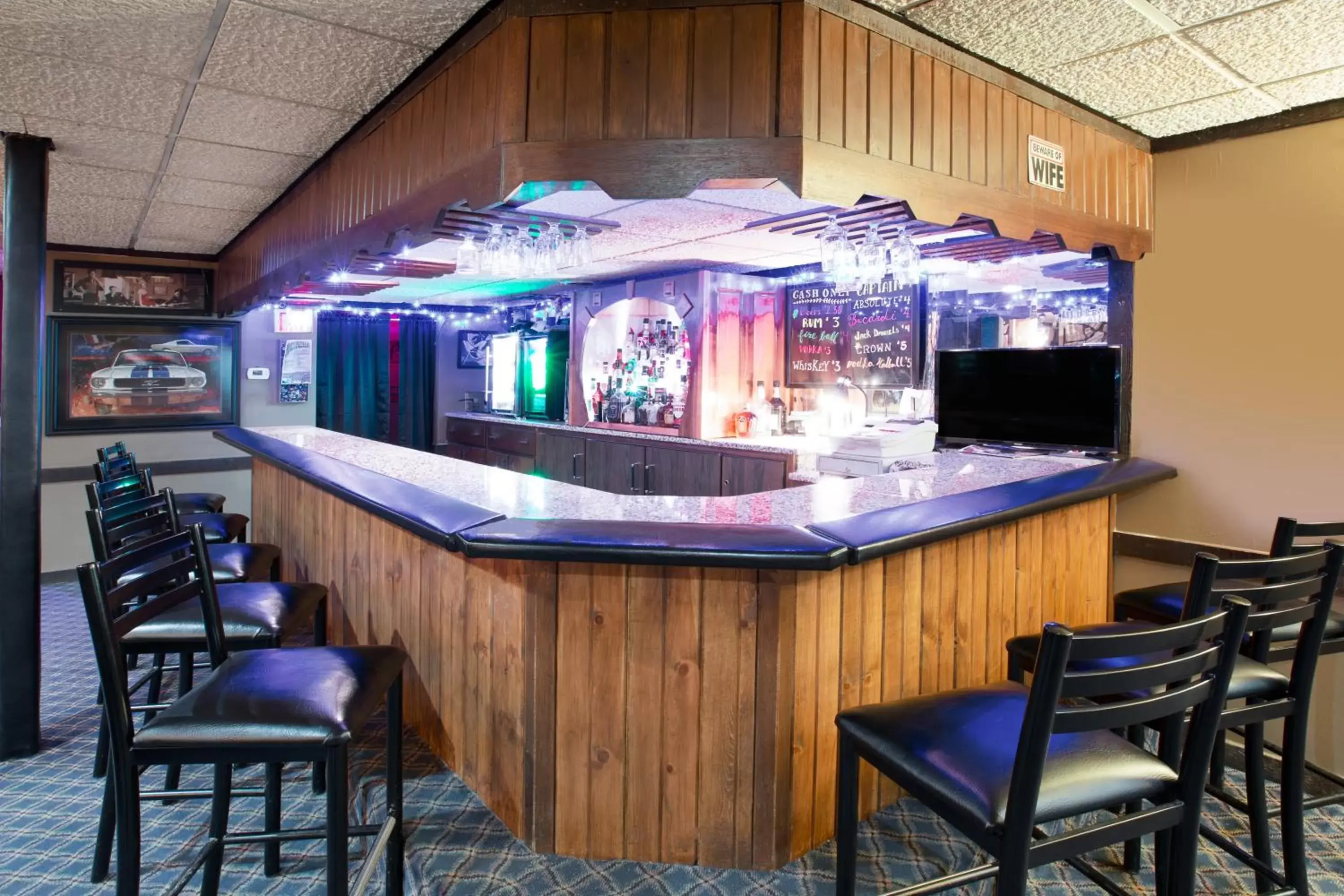Lounge/Bar in Super 8 by Wyndham Williams