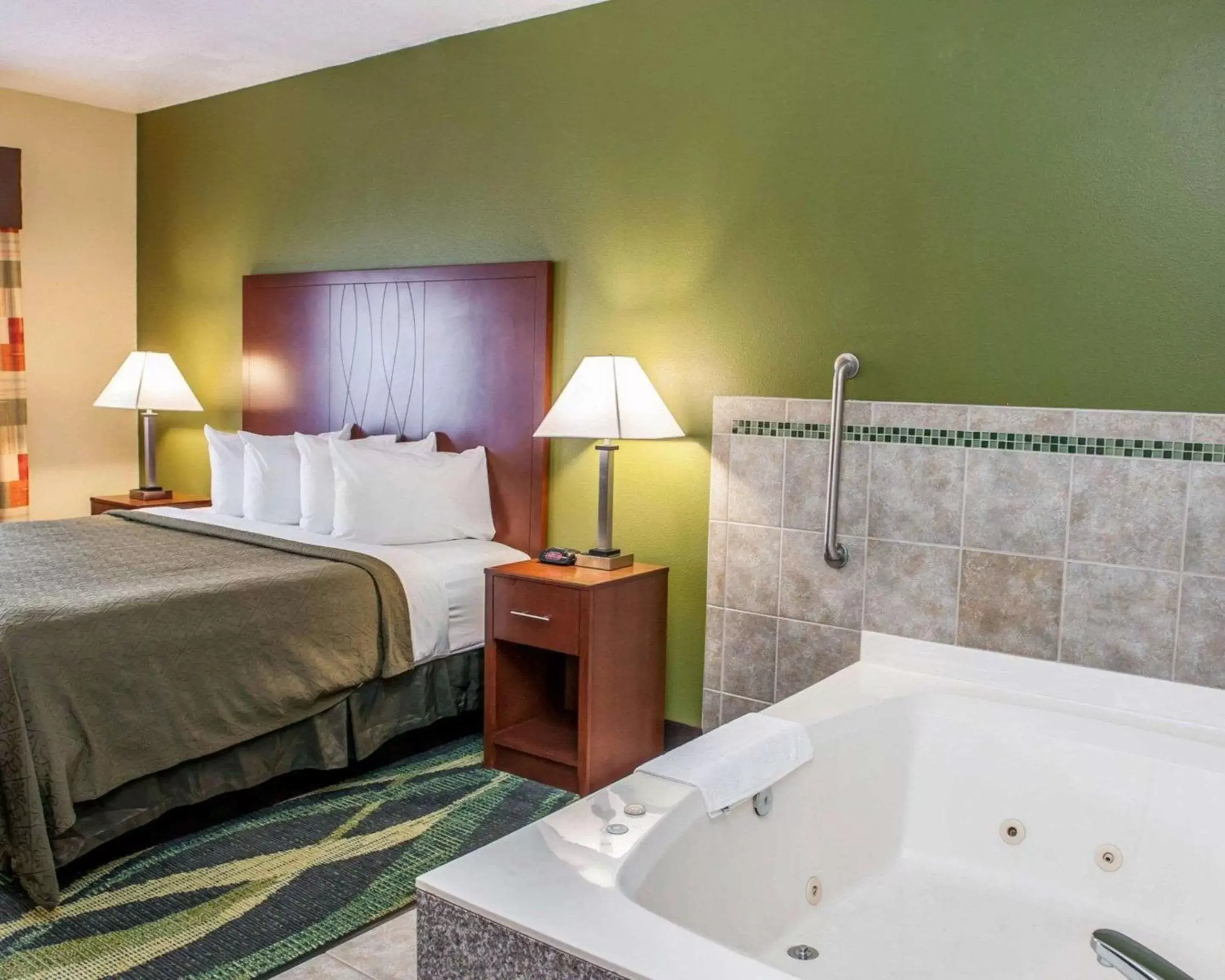 Photo of the whole room, Bathroom in Quality Inn & Suites South Bend Airport