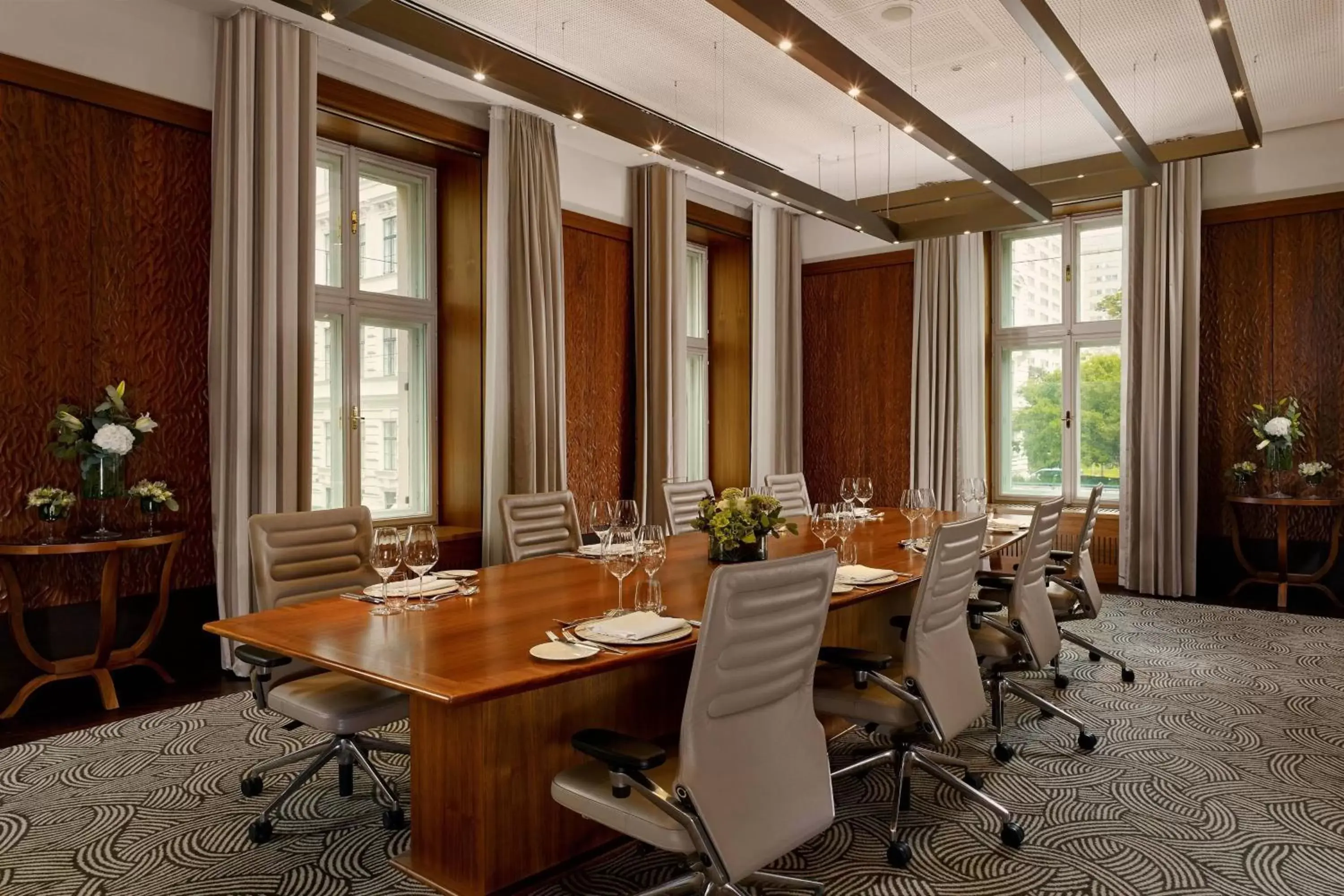 Meeting/conference room, Restaurant/Places to Eat in The Ritz-Carlton, Vienna