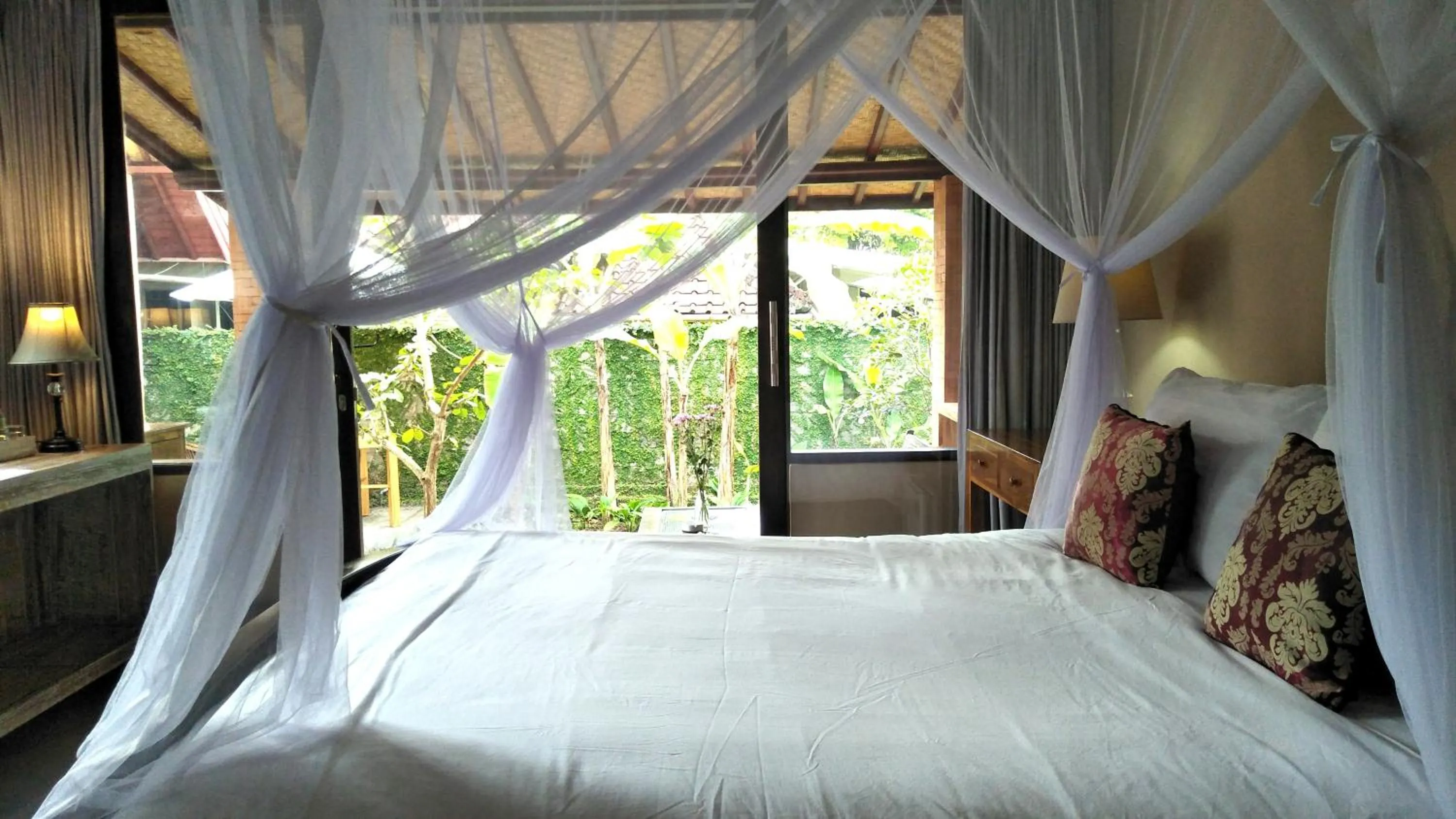 Photo of the whole room, Bed in Griya Sriwedari