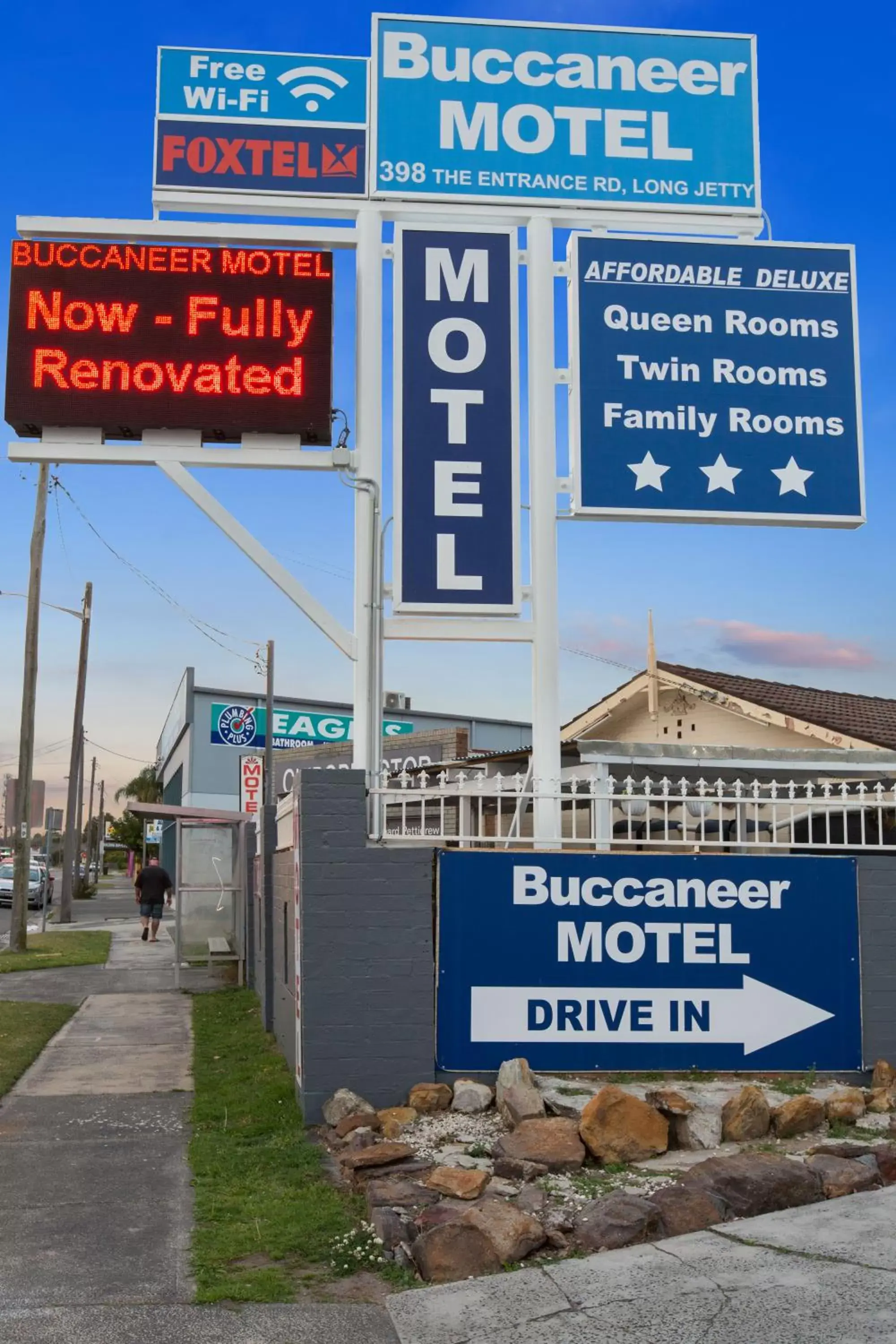 Facade/entrance in Buccaneer Motel