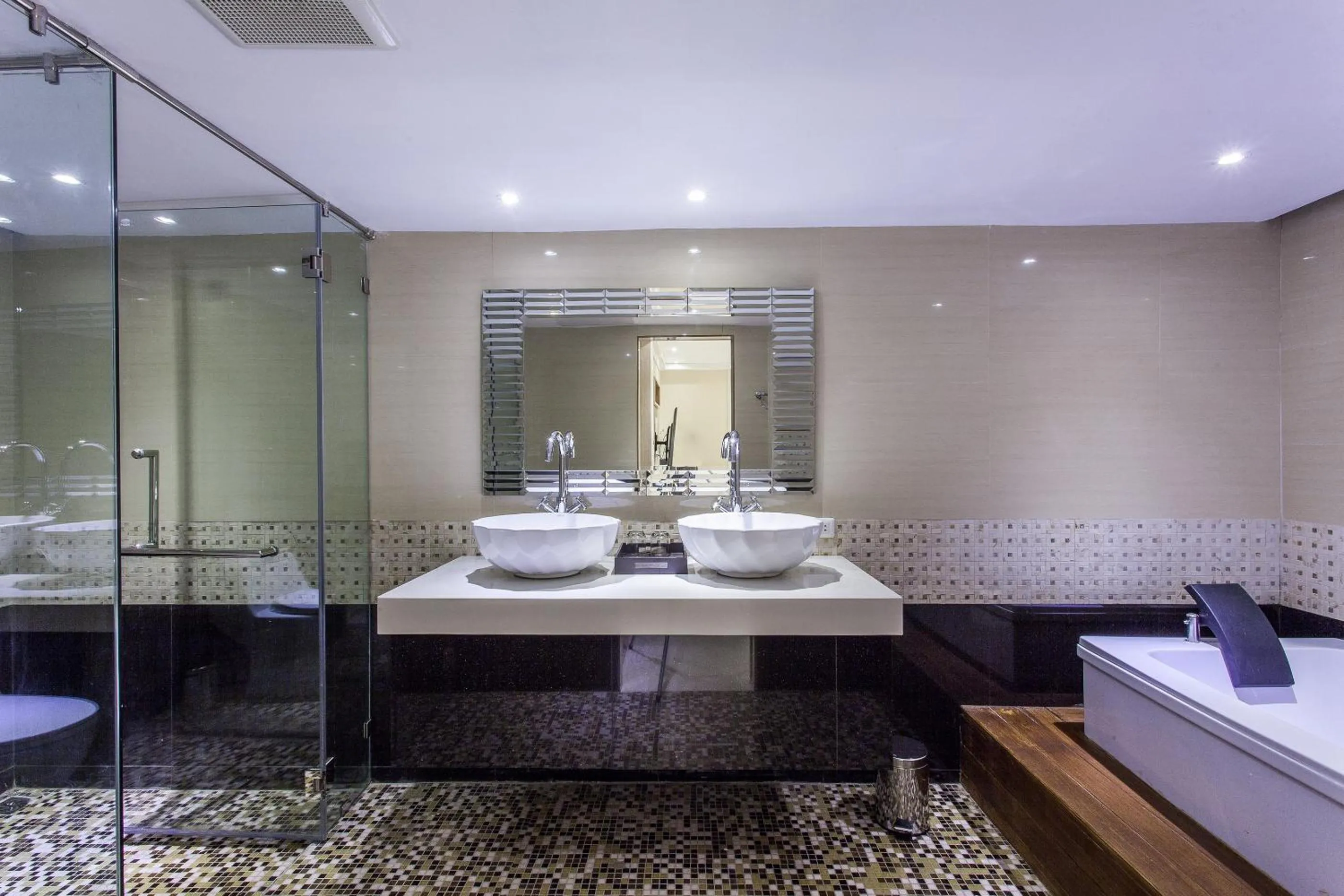 Bathroom in Patong Heritage Hotel Phuket - SHA Extra Plus