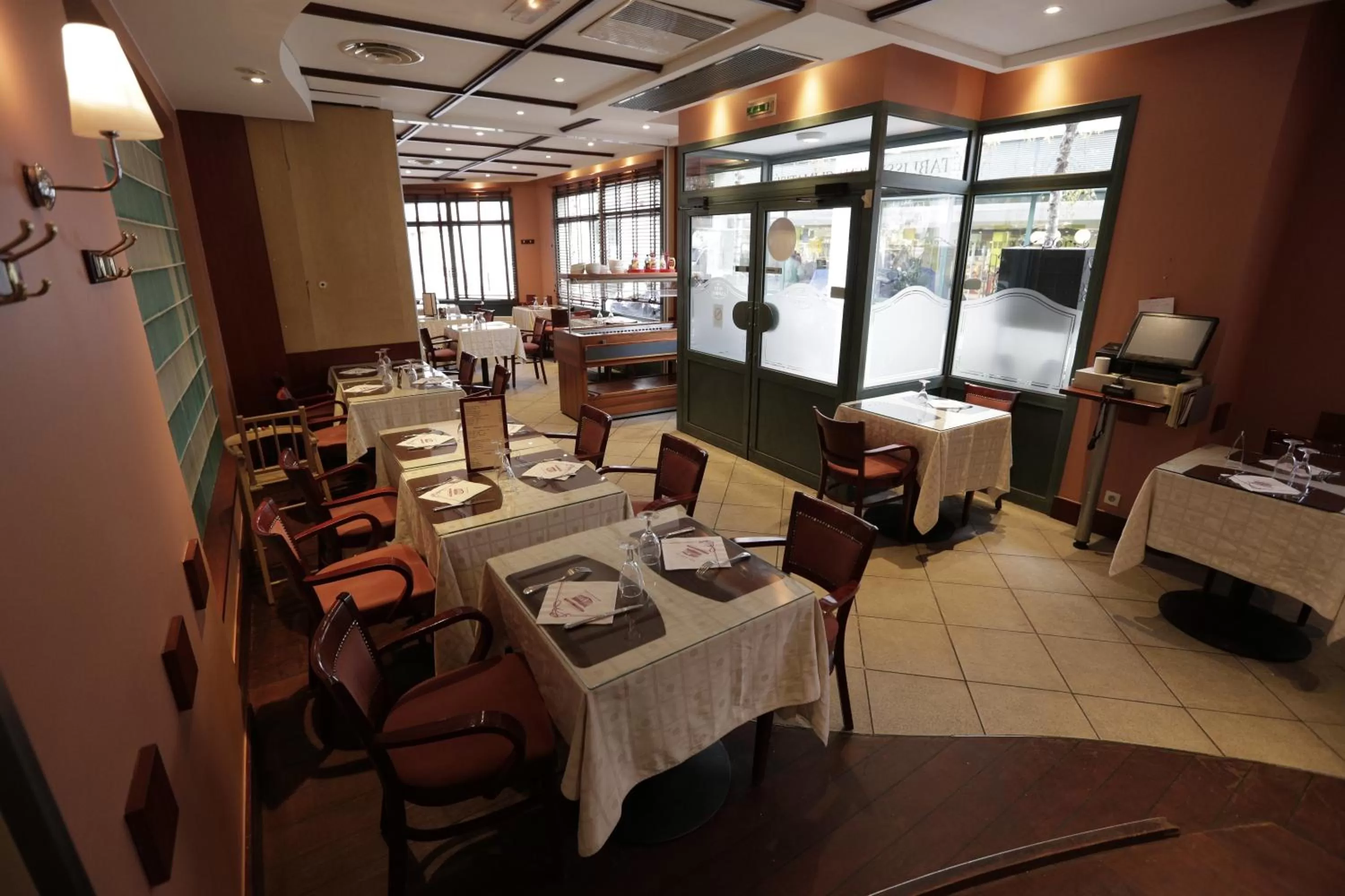 Restaurant/places to eat in Hôtel Au Petit Caporal