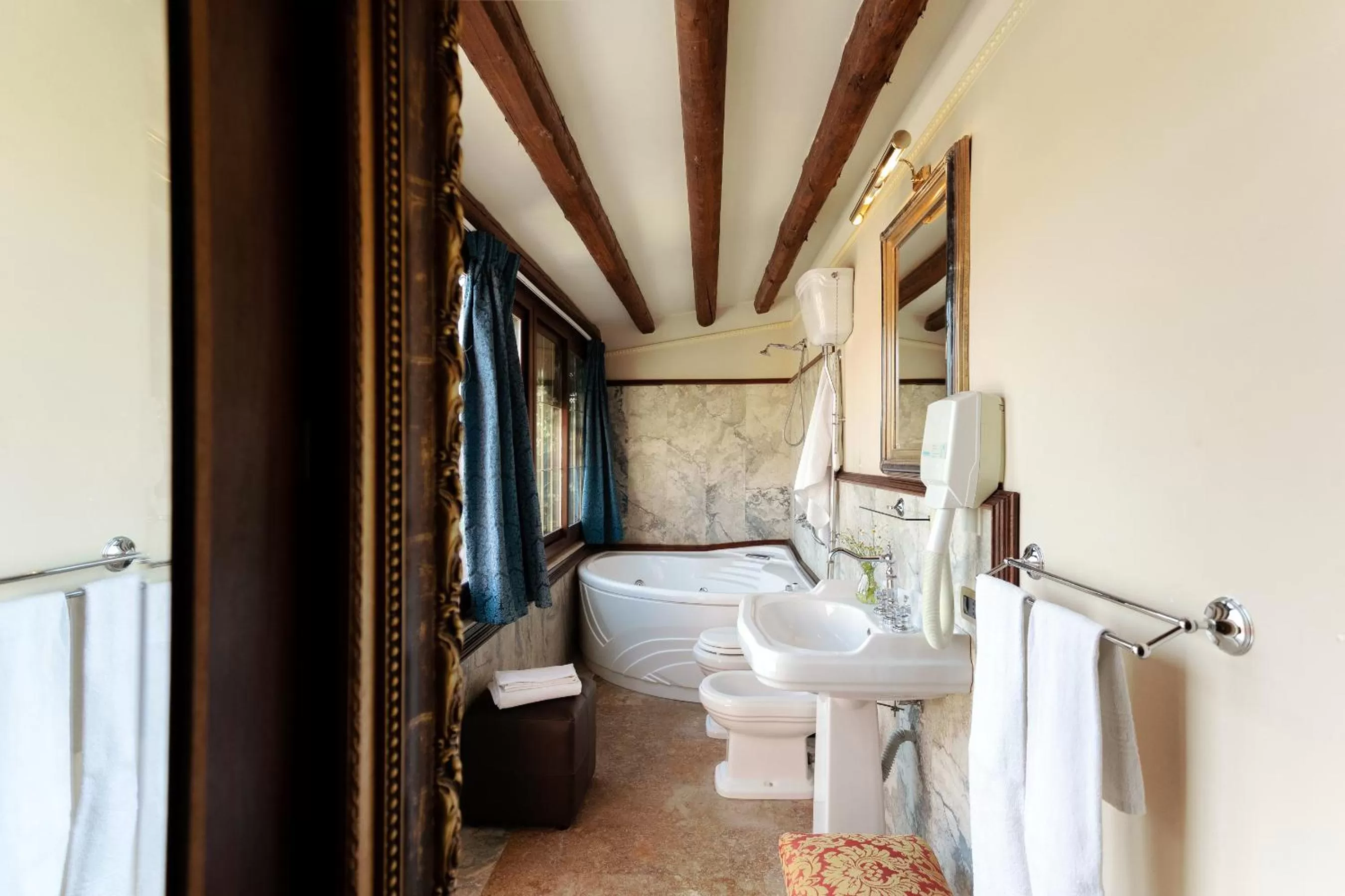 Bathroom in Relais Briuccia e Ristorante Capitolo Primo