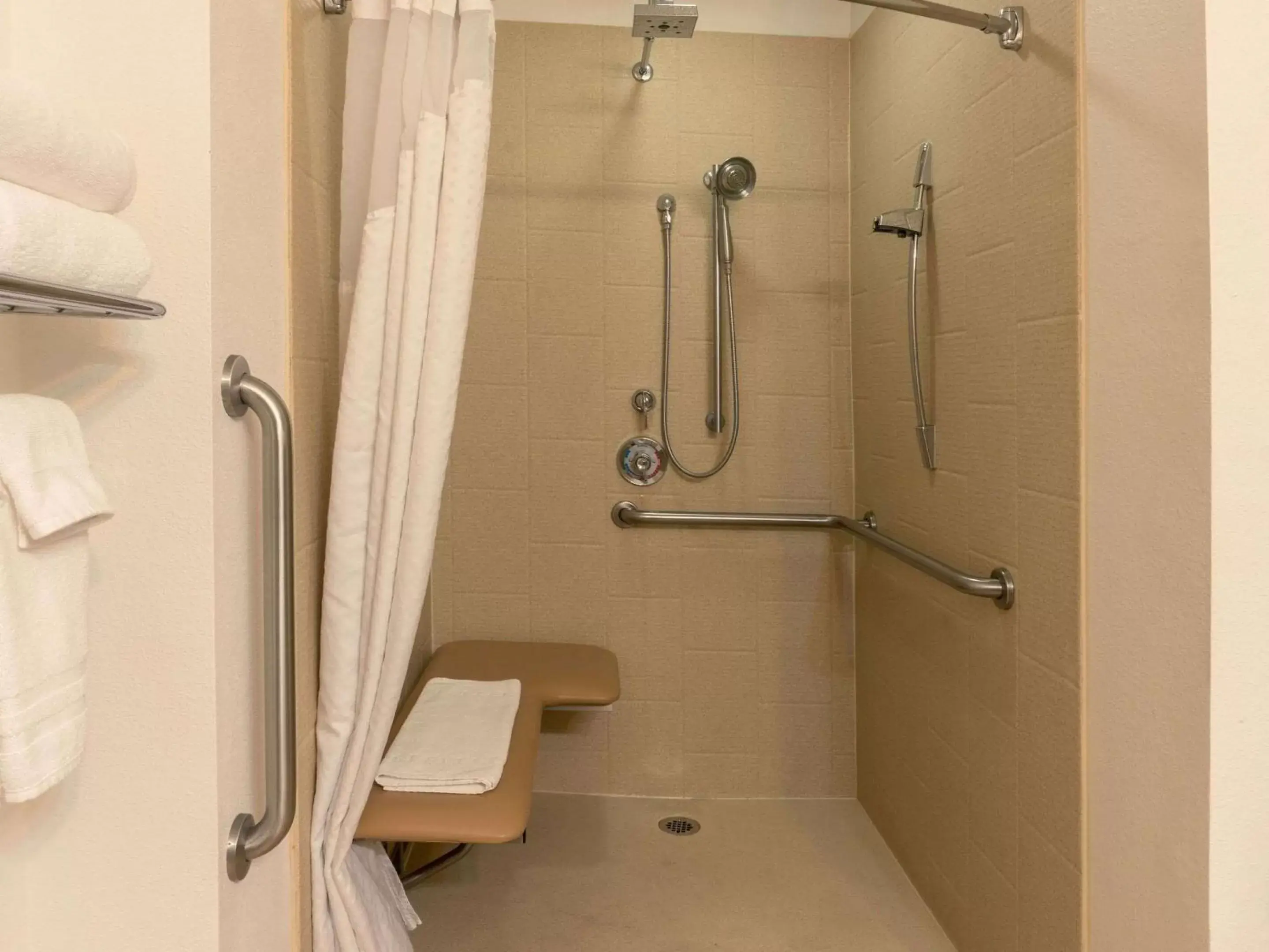 Bathroom in Gold Miners Inn, Ascend Hotel Collection