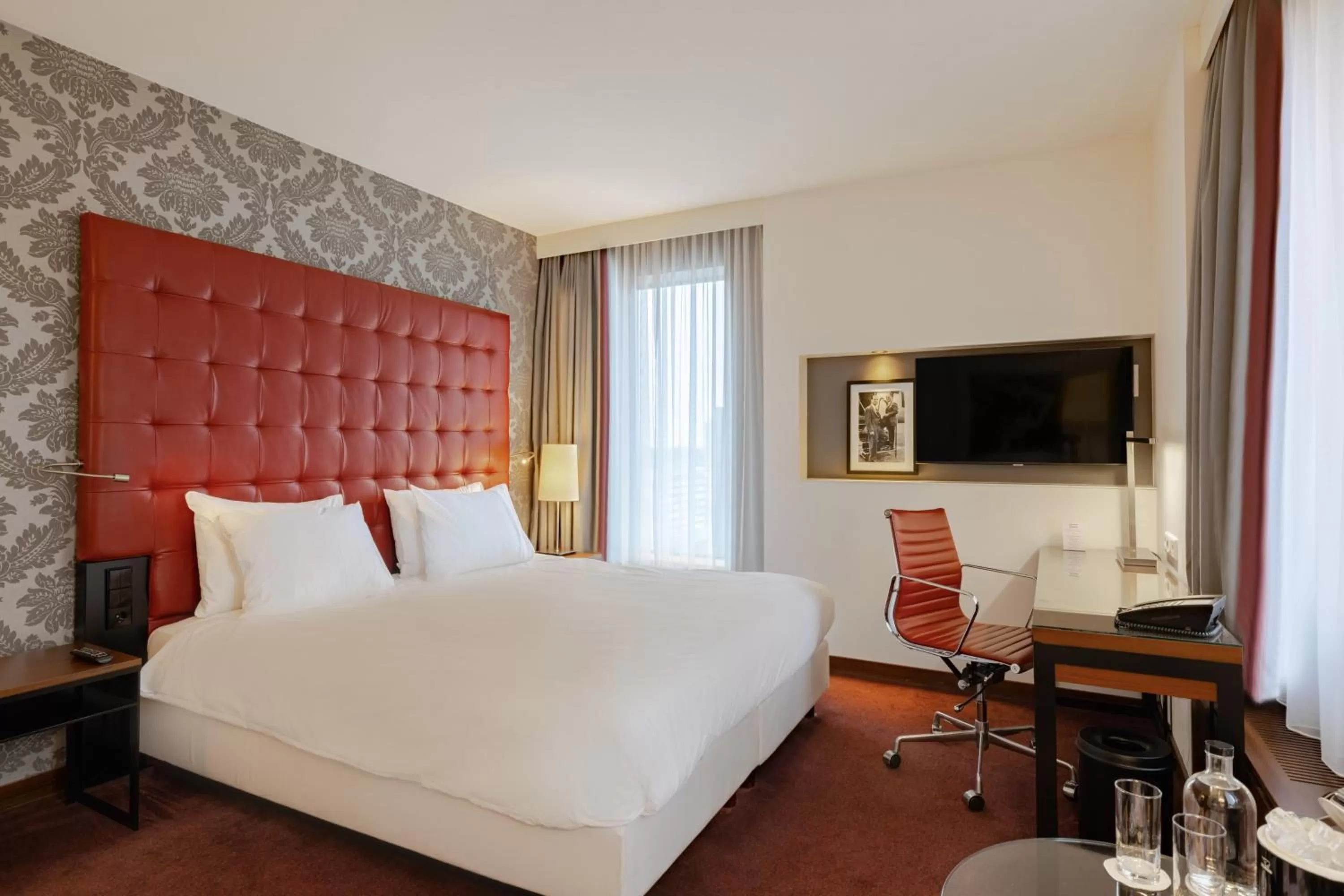 Photo of the whole room, Bed in Crowne Plaza Amsterdam - South by IHG
