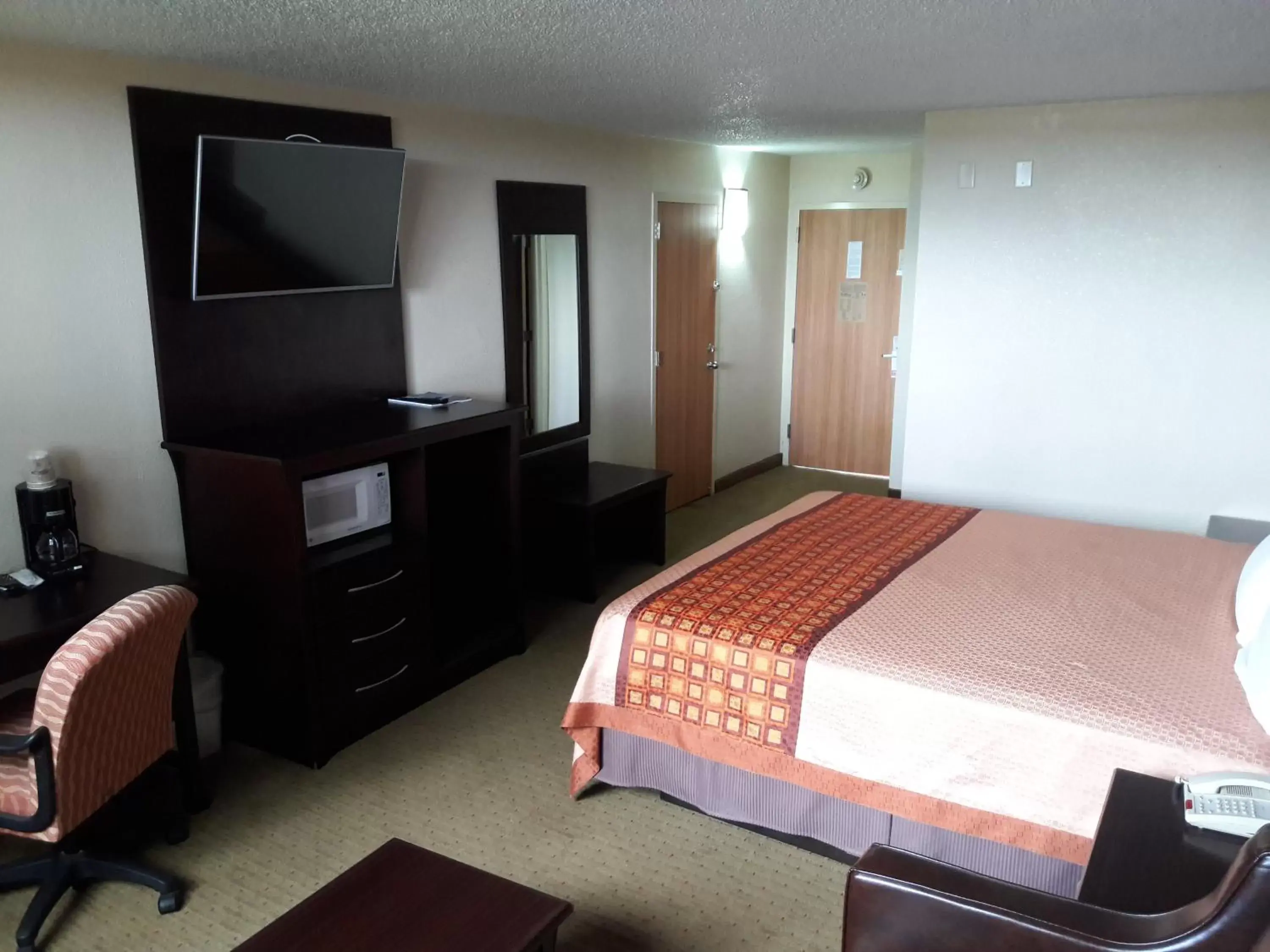 Bed in Americas Best Value Inn & Suites-Texas City/La Marque