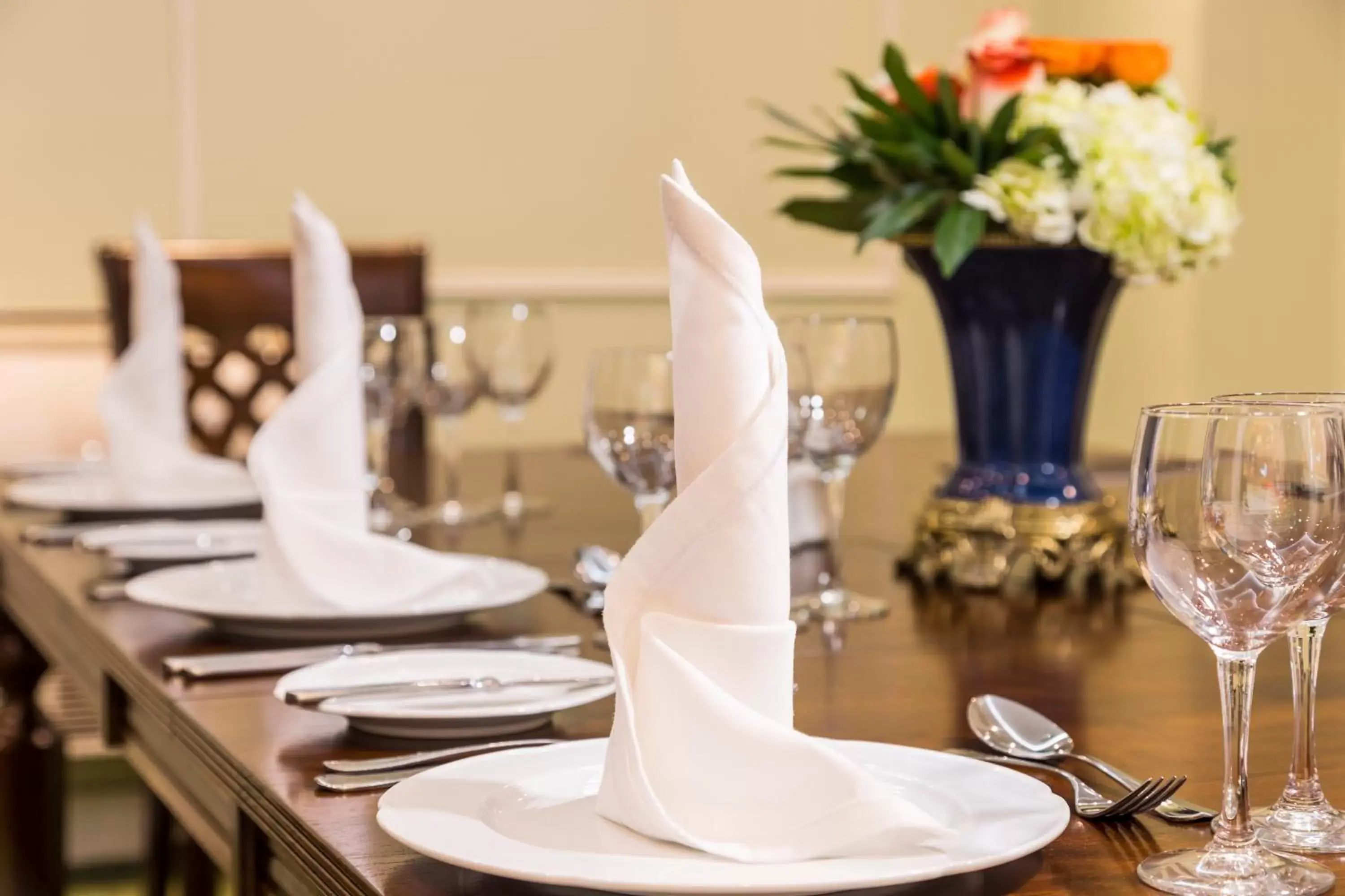 Banquet/Function facilities, Restaurant/Places to Eat in Park Plaza Apartments
