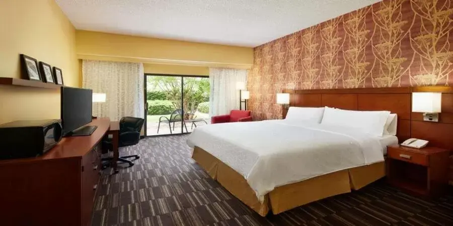 Bed in Holiday Inn Express Tifton by IHG Bed in Holiday Inn Express Tifton by IHG