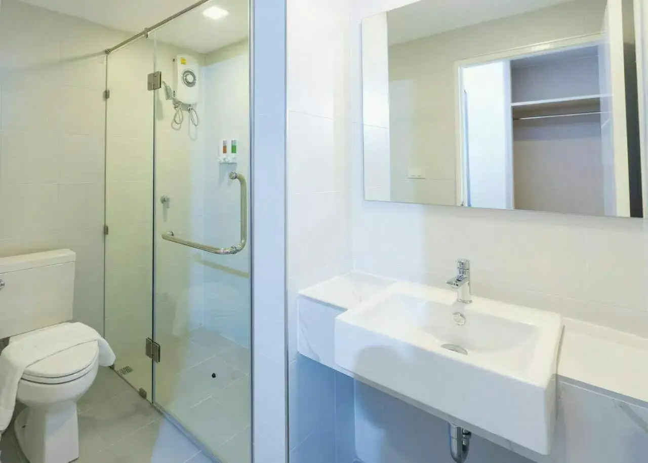 Bathroom in Trat City Hotel