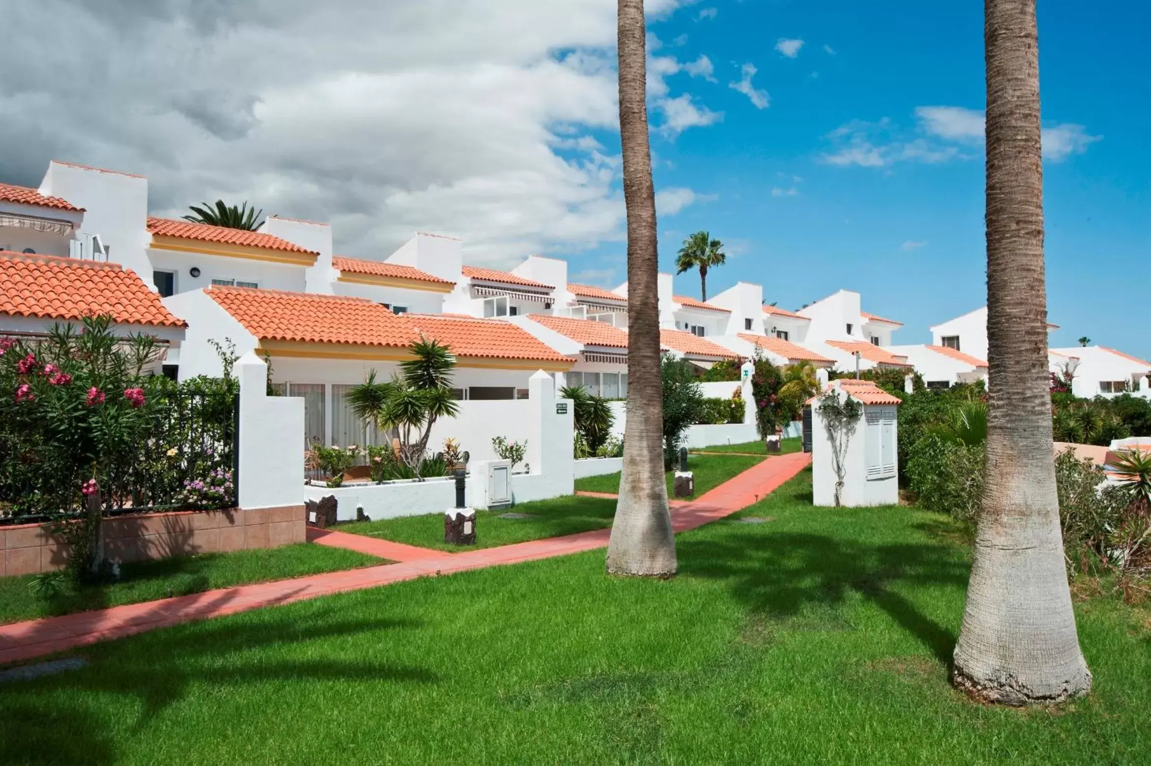 Facade/entrance in Wyndham Residences Golf del Sur Facade/entrance in Wyndham Residences Golf del Sur