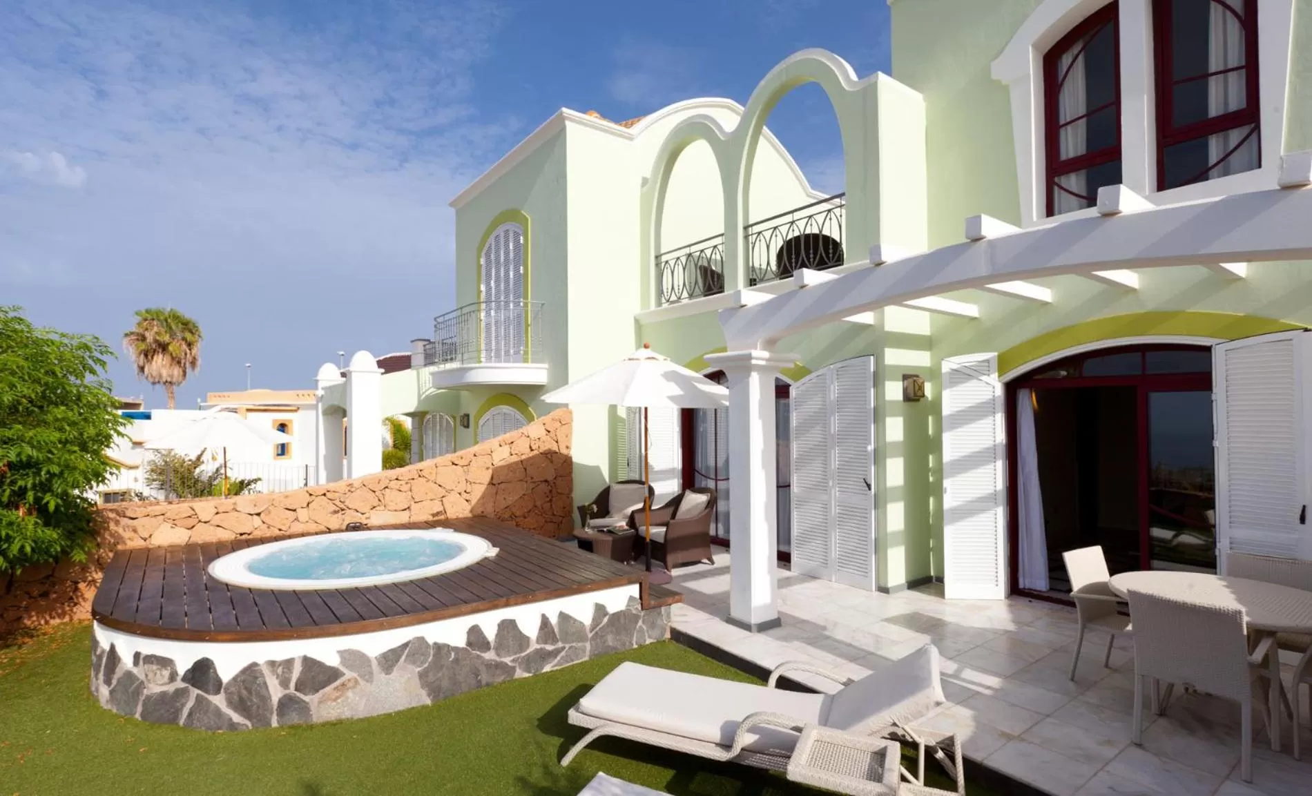 Hot Tub in Hotel Suite Villa Maria