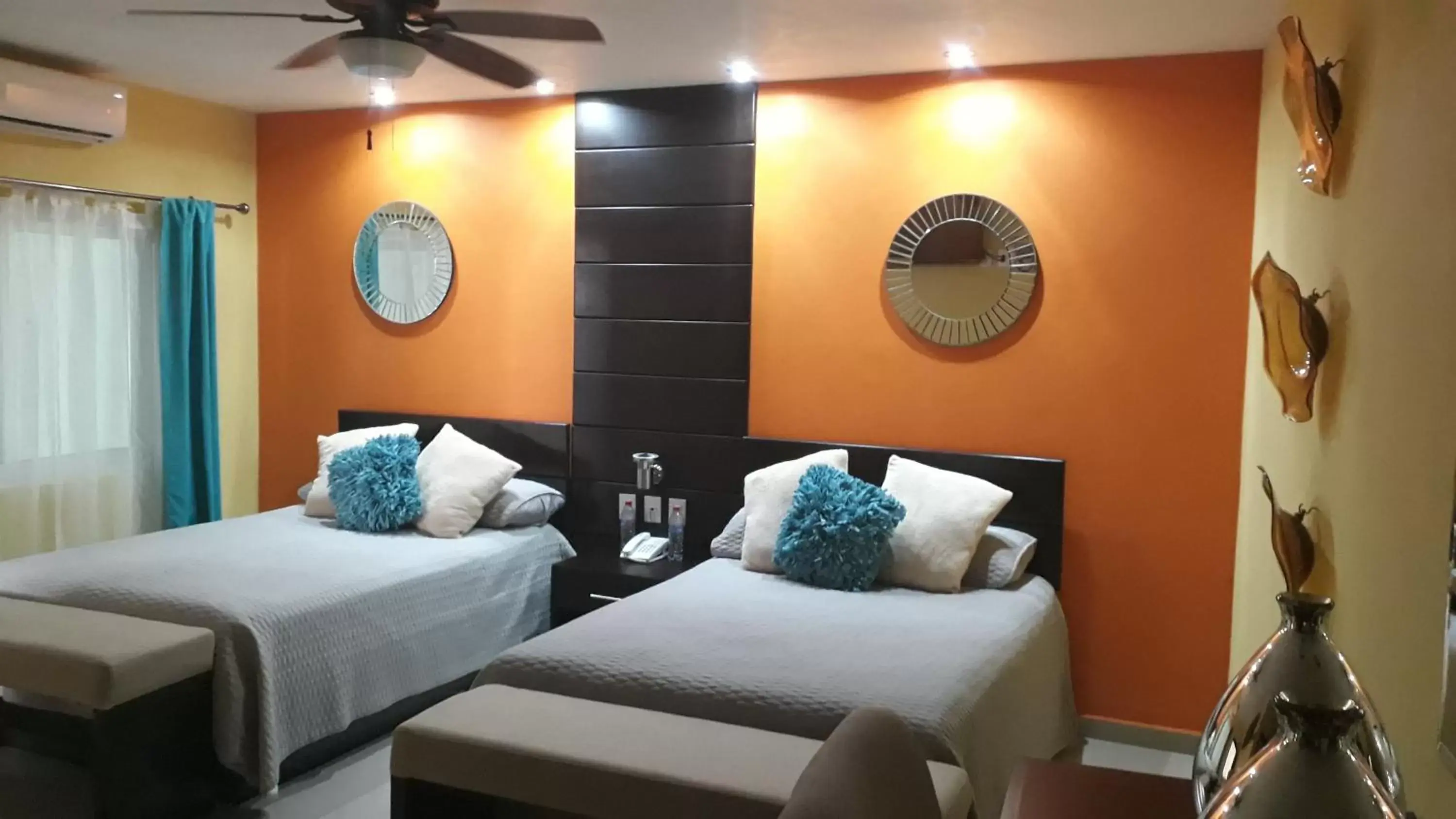 Deluxe Twin Room in Luxury Hotel Inn Deluxe Twin Room in Luxury Hotel Inn