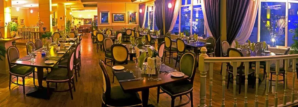 Restaurant/Places to Eat in Alcock & Brown Hotel