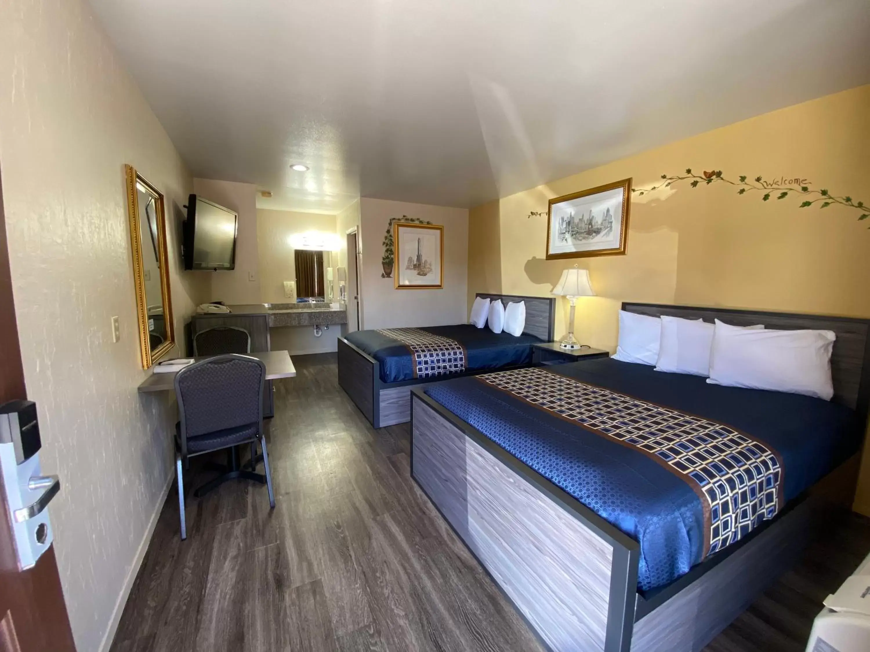Photo of the whole room in Americas Best Value Inn - Legend's Inn