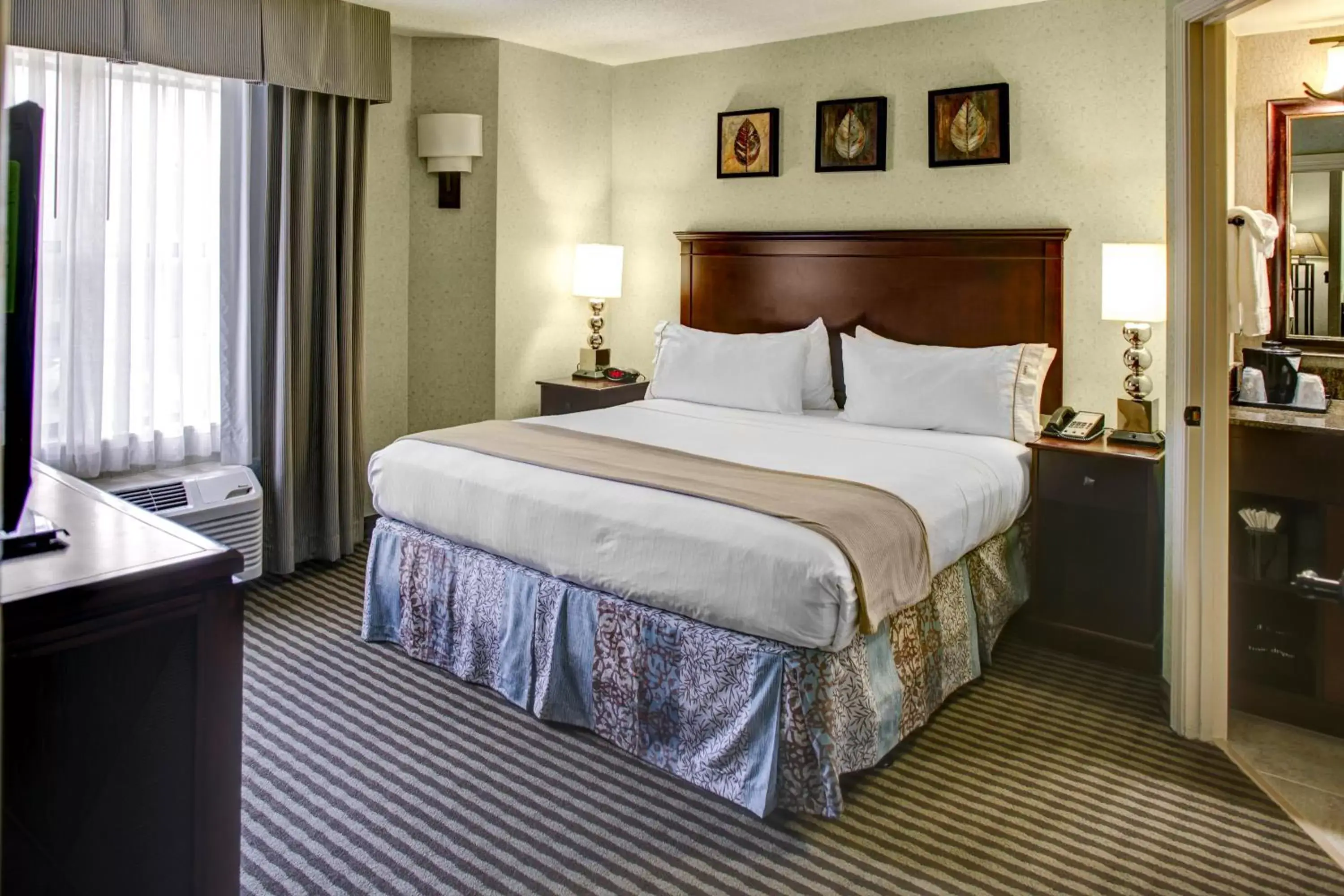 Photo of the whole room, Bed in Holiday Inn Express Hotel & Suites Atlanta Buckhead, an IHG Hotel