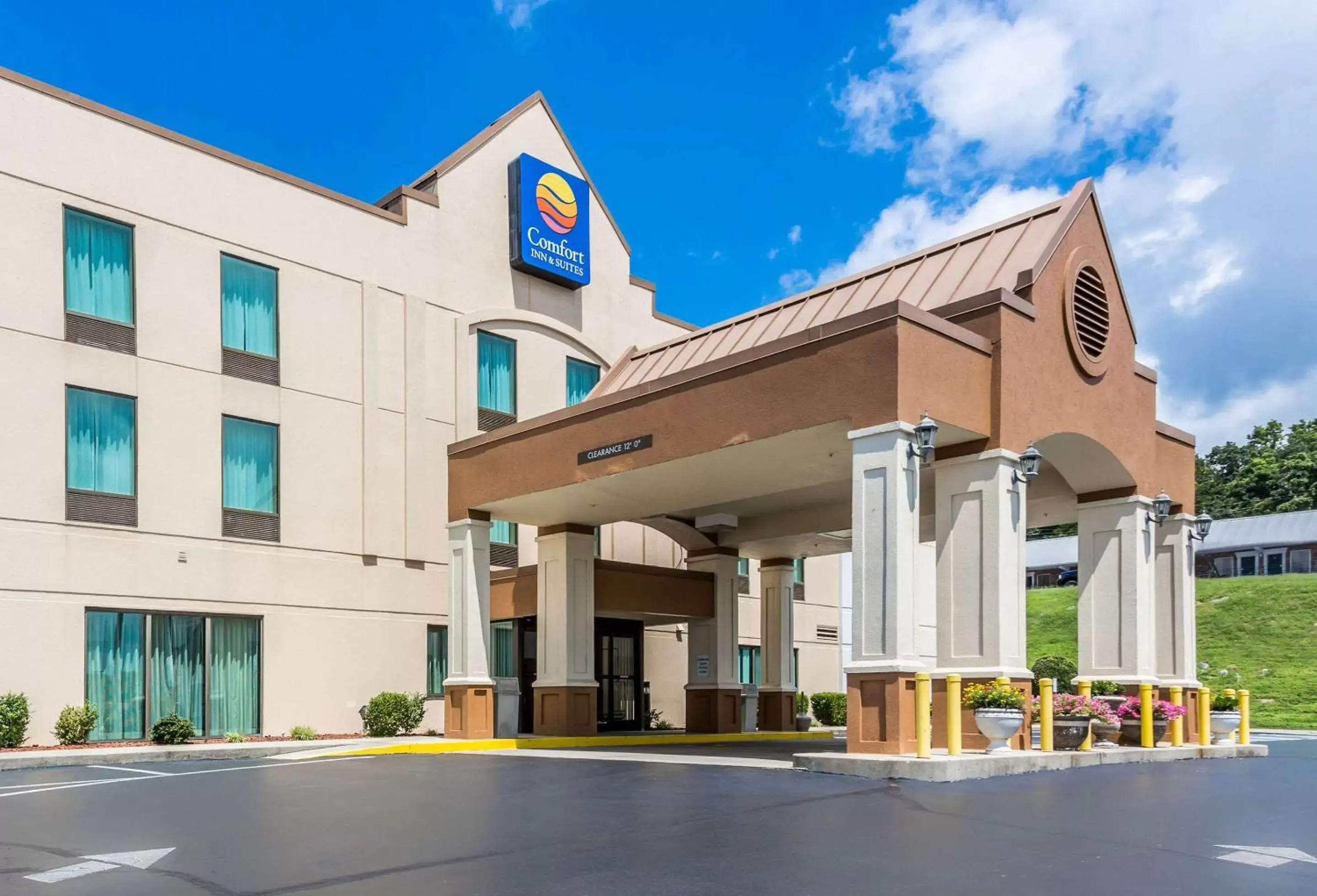 Property Building in Comfort Inn & Suites Cookeville