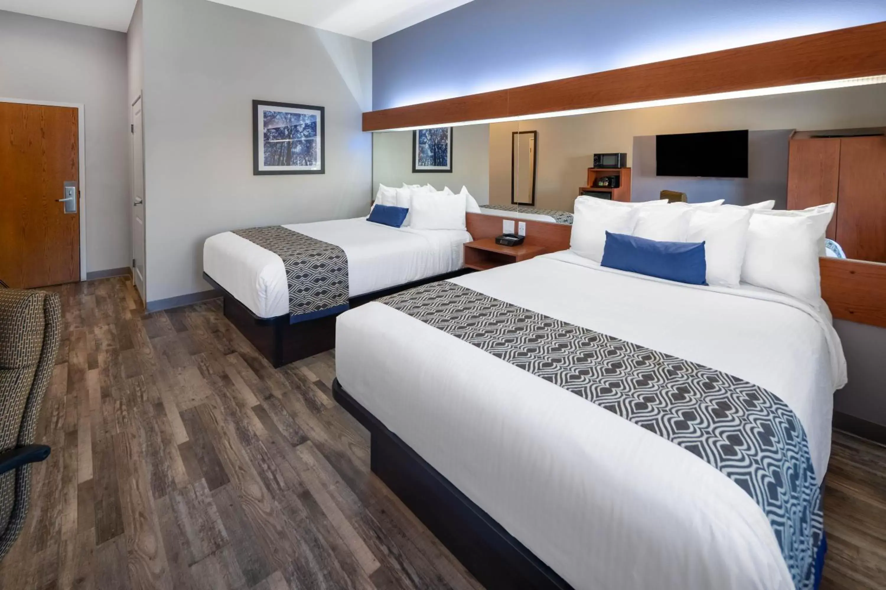 Guests, Bed in Microtel Inn & Suites by Wyndham Tracy