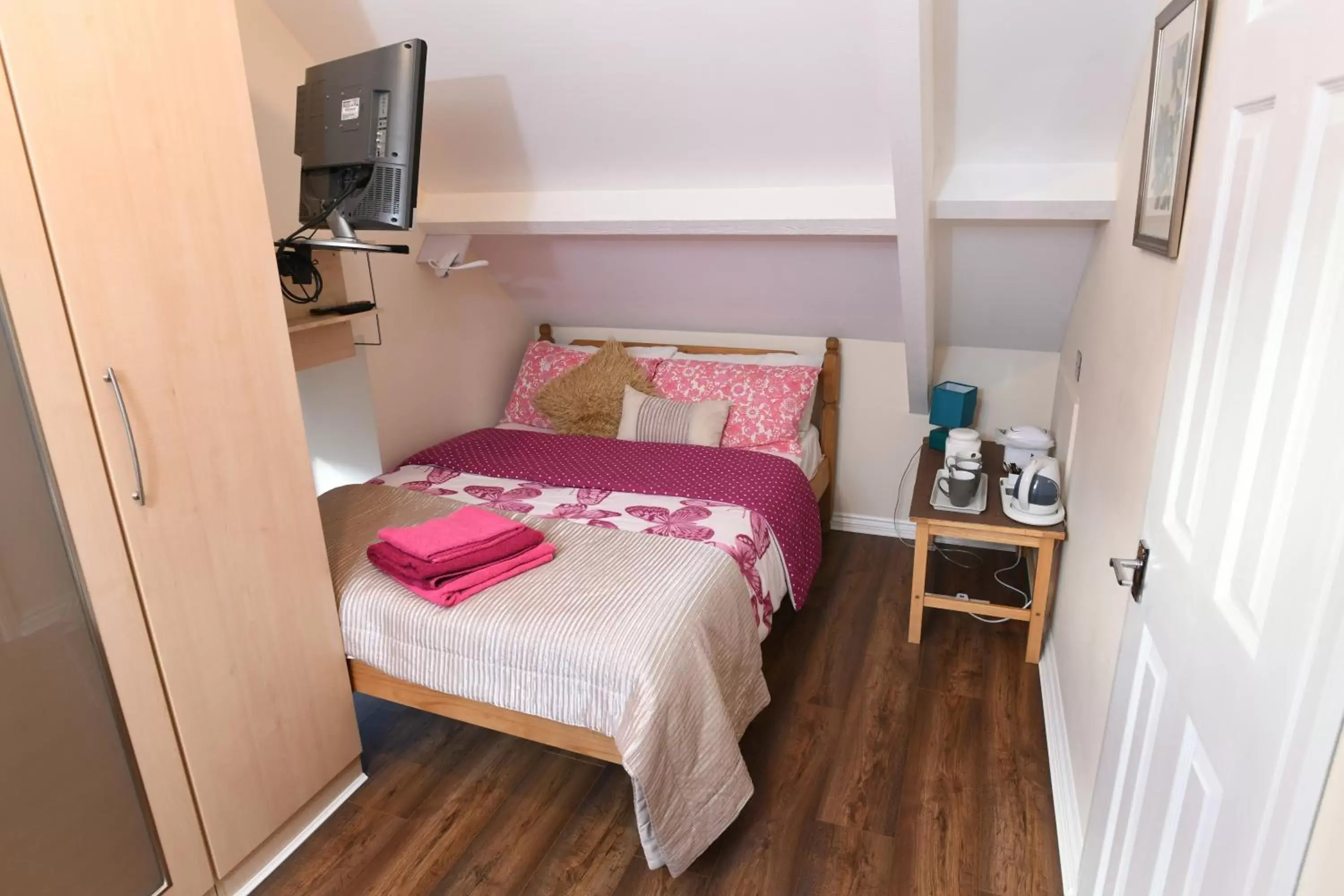 Economy Triple Room - single occupancy in Cilbrwyn Economy Triple Room - single occupancy in Cilbrwyn