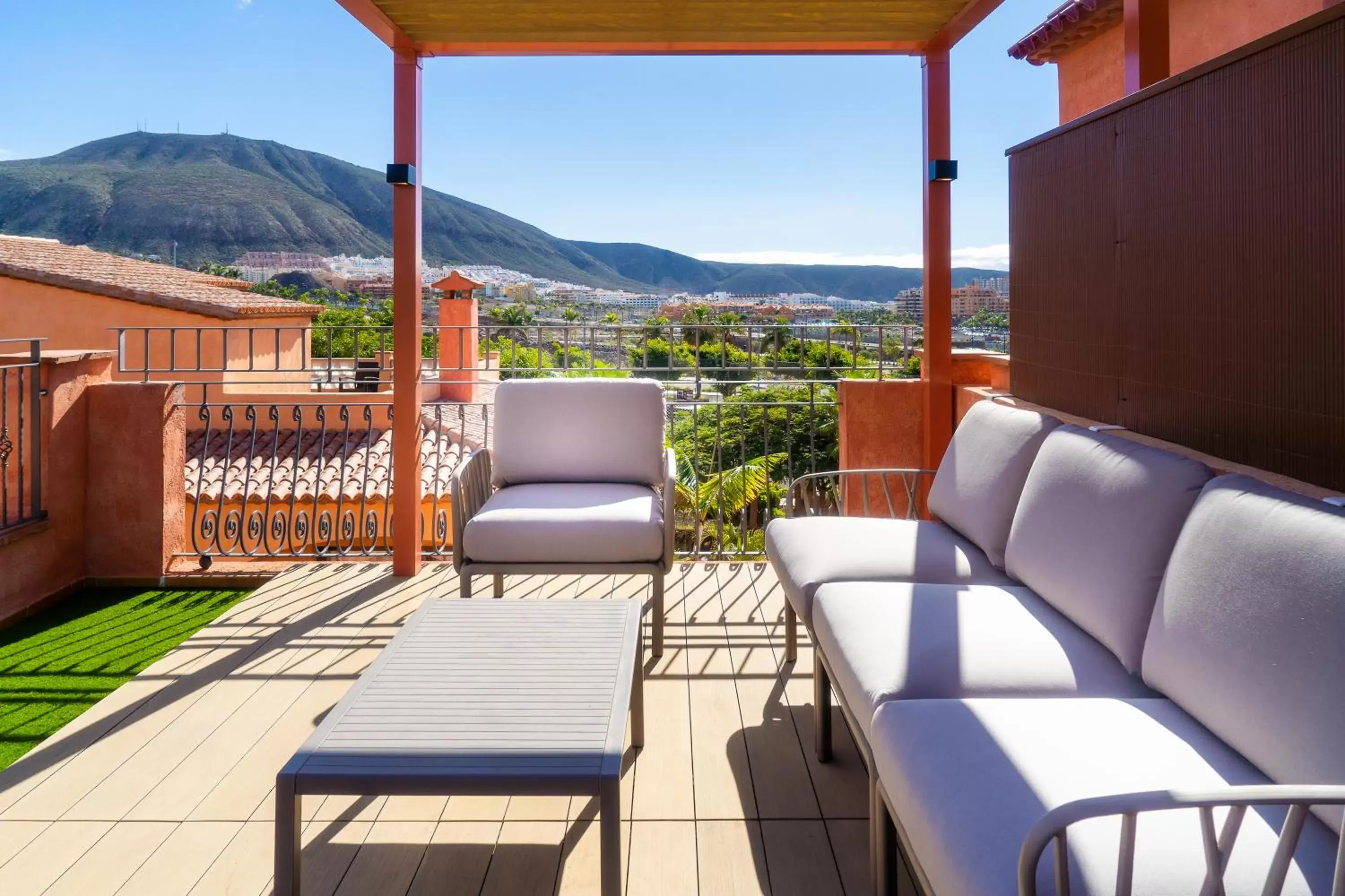 Balcony/Terrace, Mountain View in Villa Mandi Golf Resort