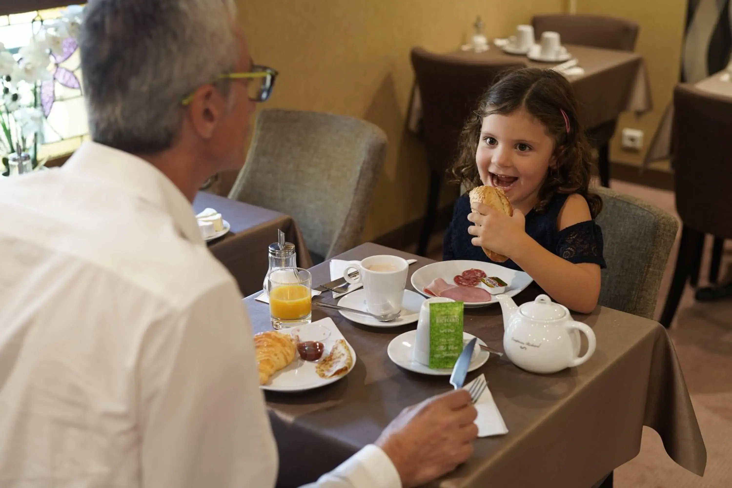 Buffet breakfast in Cit'Hotel La Résidence