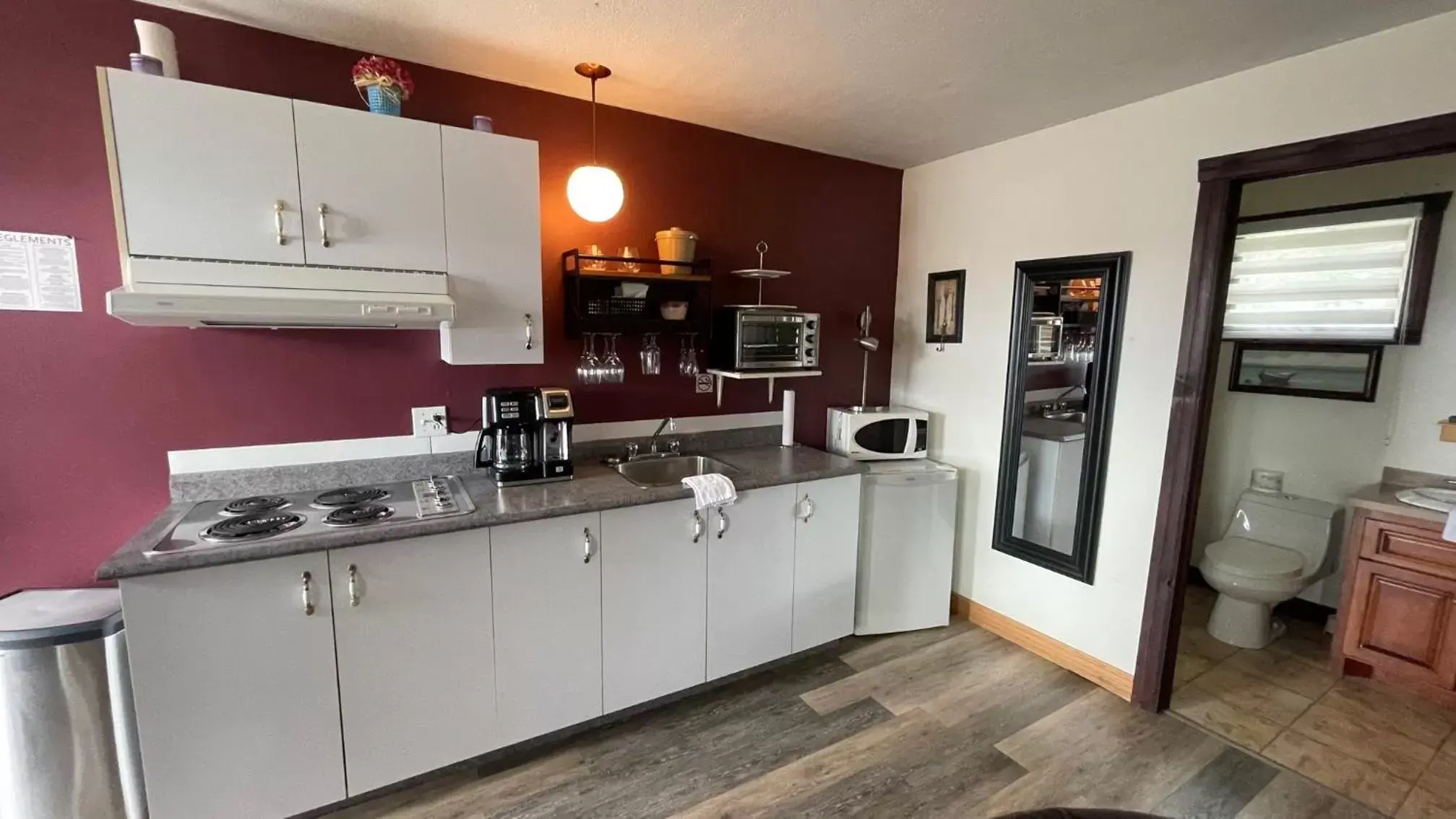 Kitchen/Kitchenette in Auberge et Chalets sur le Lac