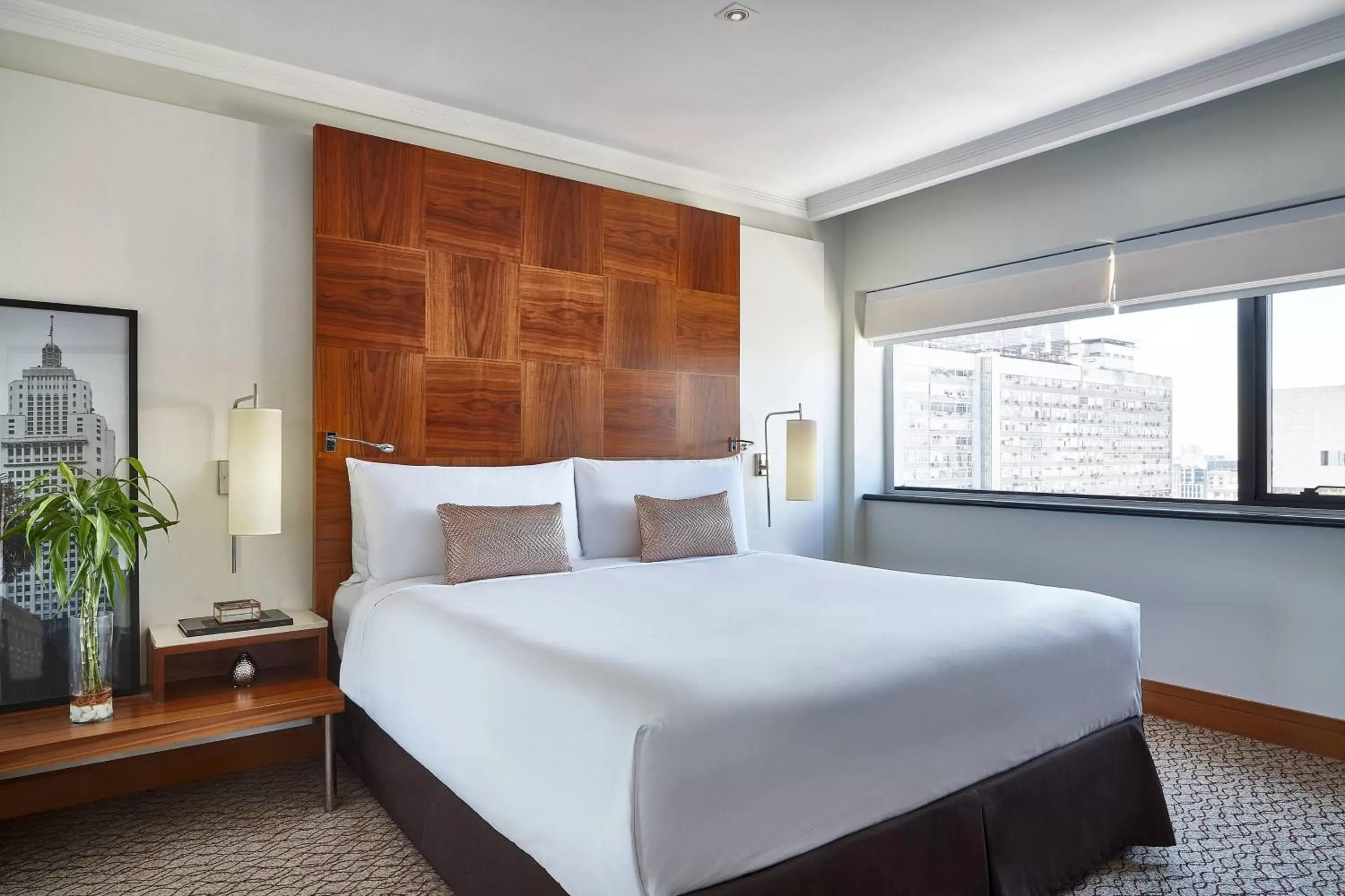 Photo of the whole room, Bed in Renaissance São Paulo Hotel