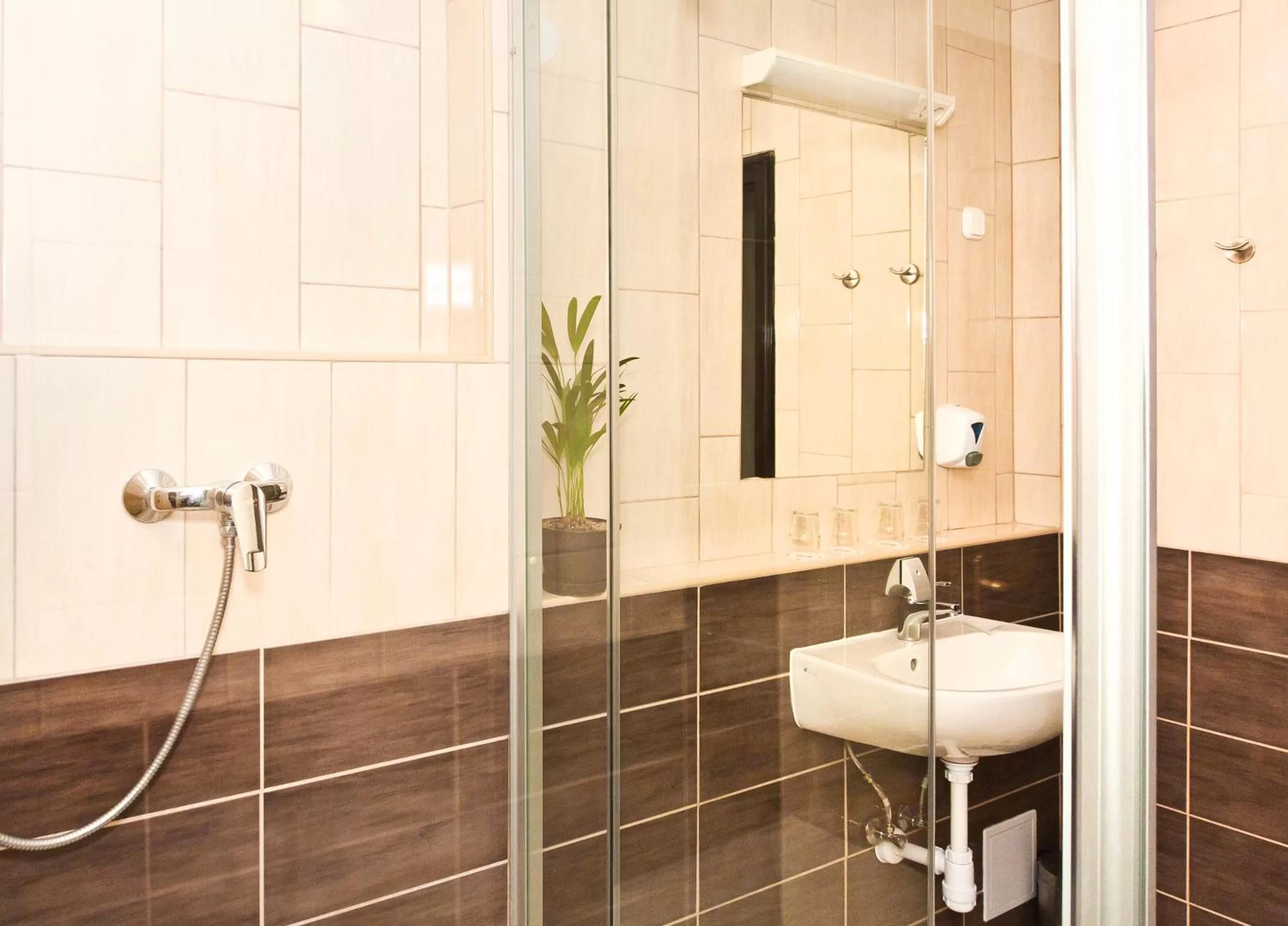 Classic Triple Room in Hotel Klastrom