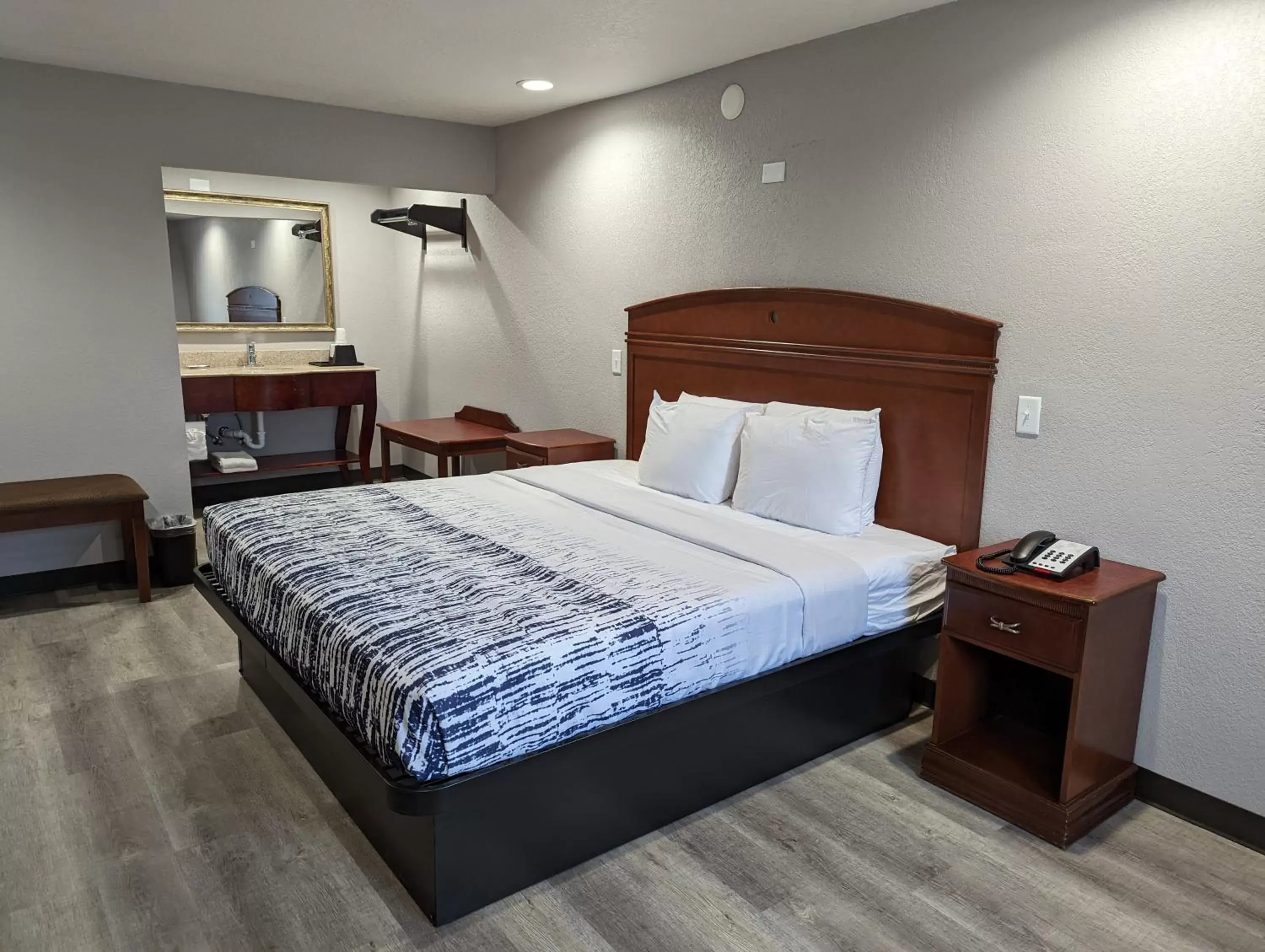 Property building, Bed in OKC Hotel
