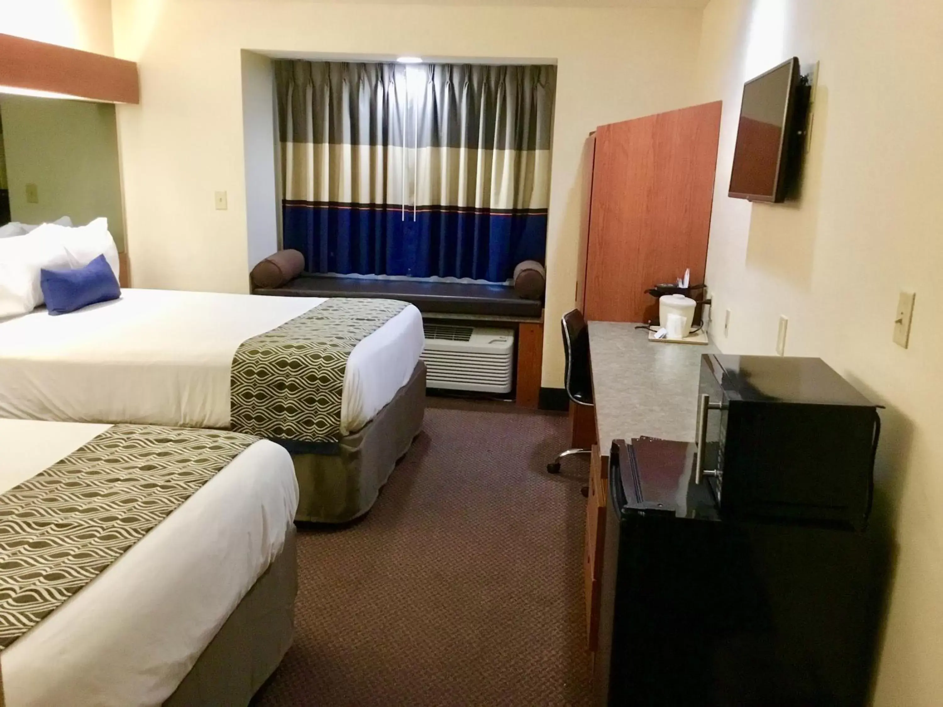 Bed in Microtel Inn & Suites by Wyndham Augusta/Riverwatch