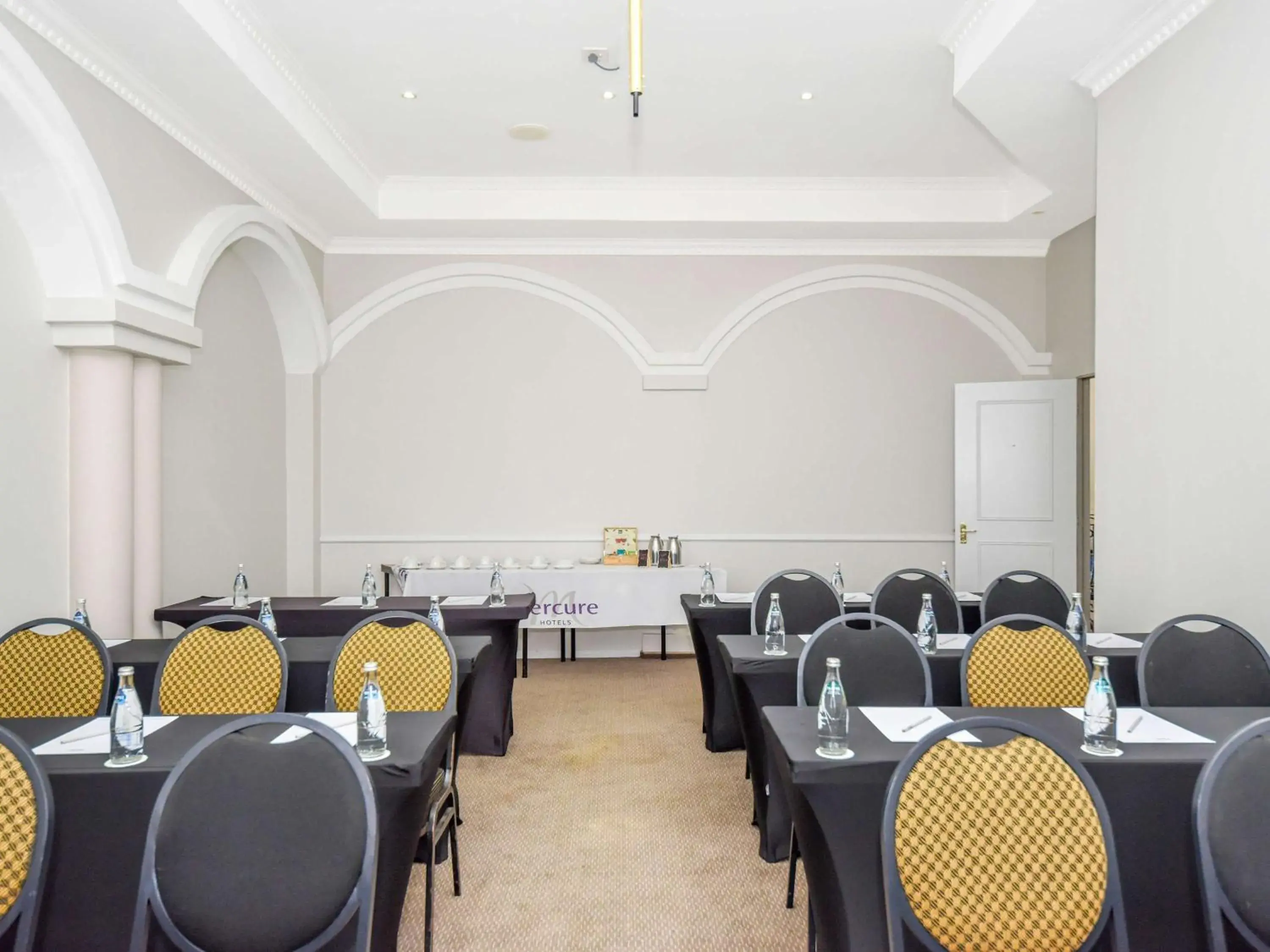 Meeting/conference room, Restaurant/Places to Eat in Mercure Johannesburg Randburg