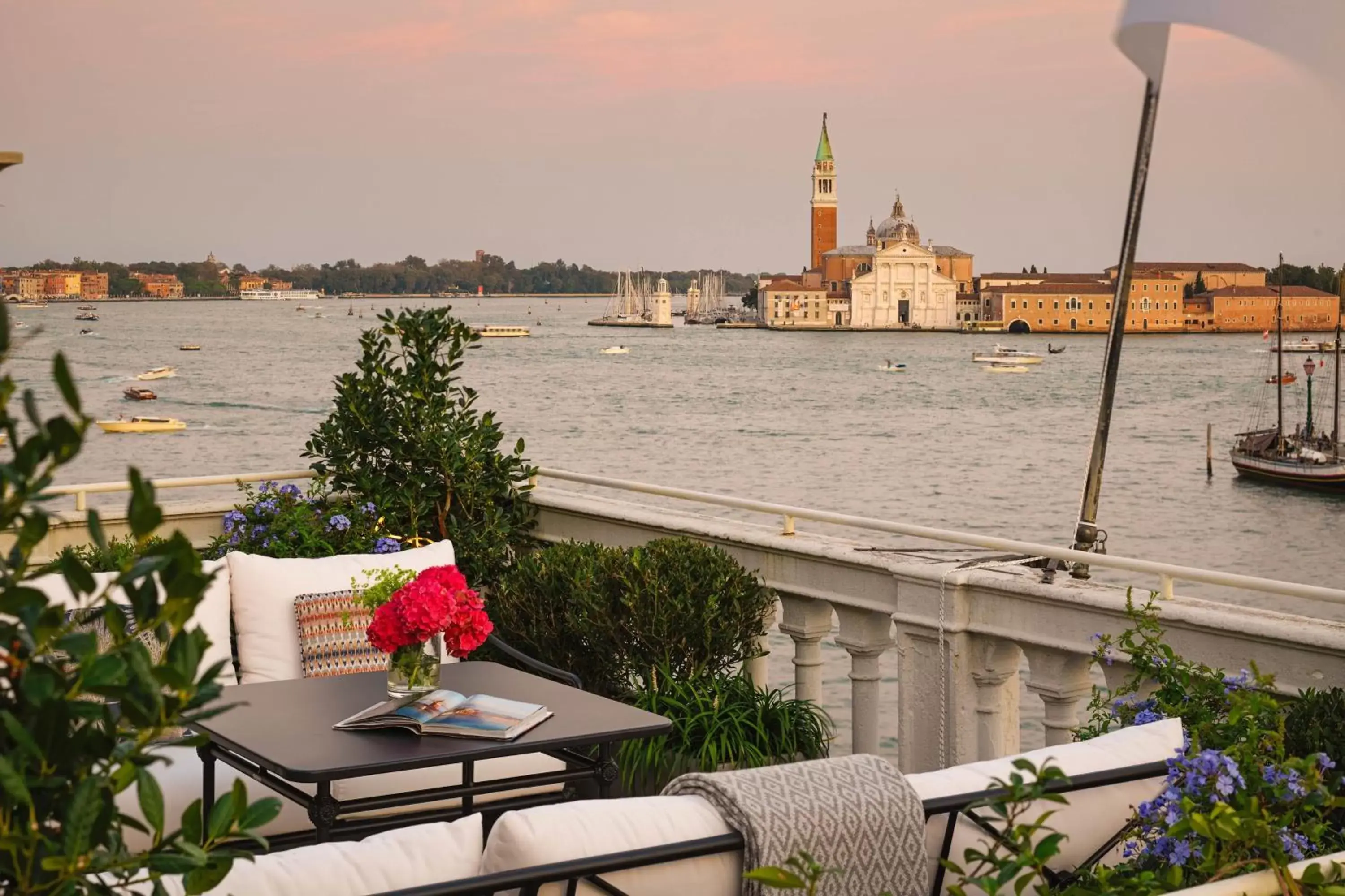 Photo of the whole room in The St. Regis Venice