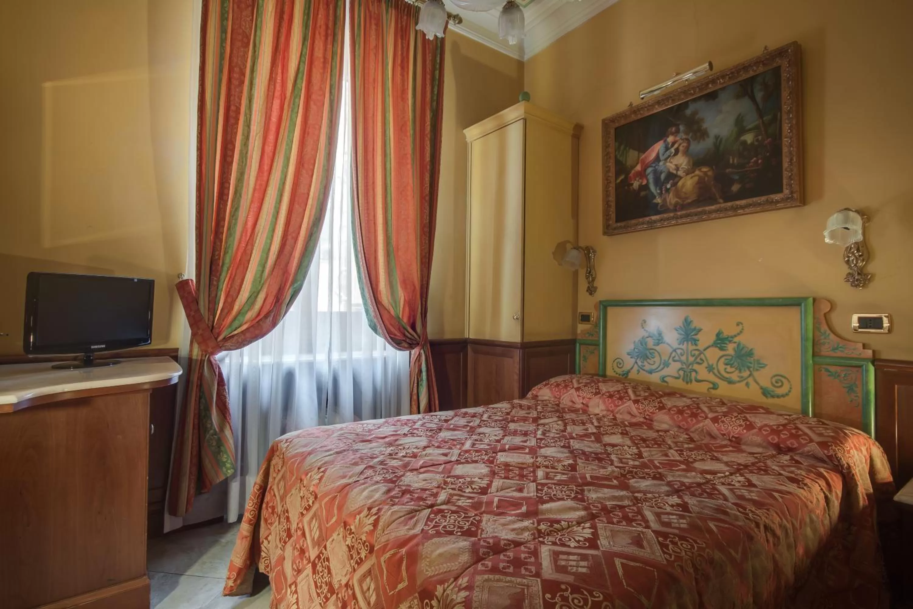 Bed in Hotel Borromeo