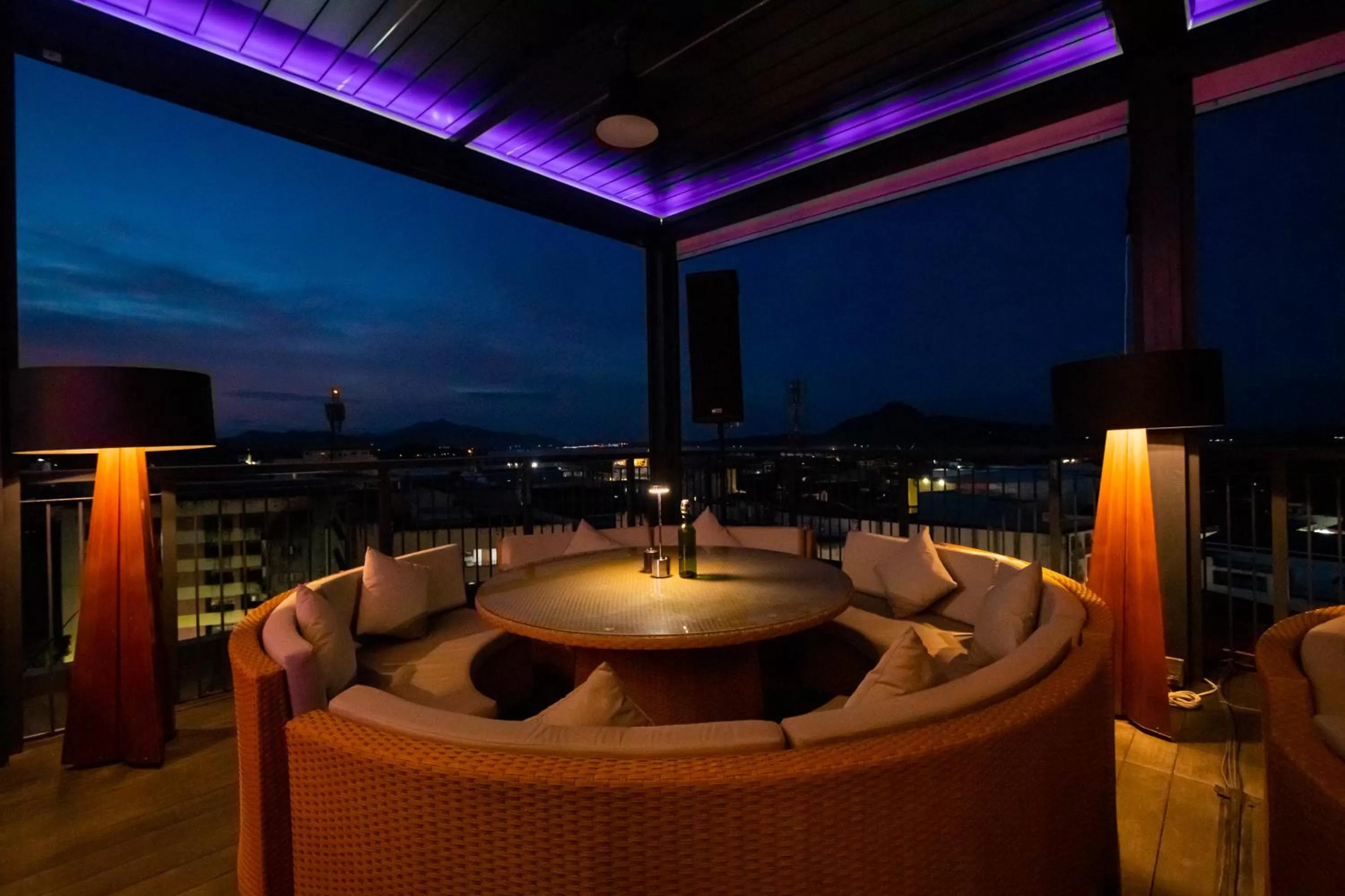 Restaurant/places to eat in Hotel XYZ