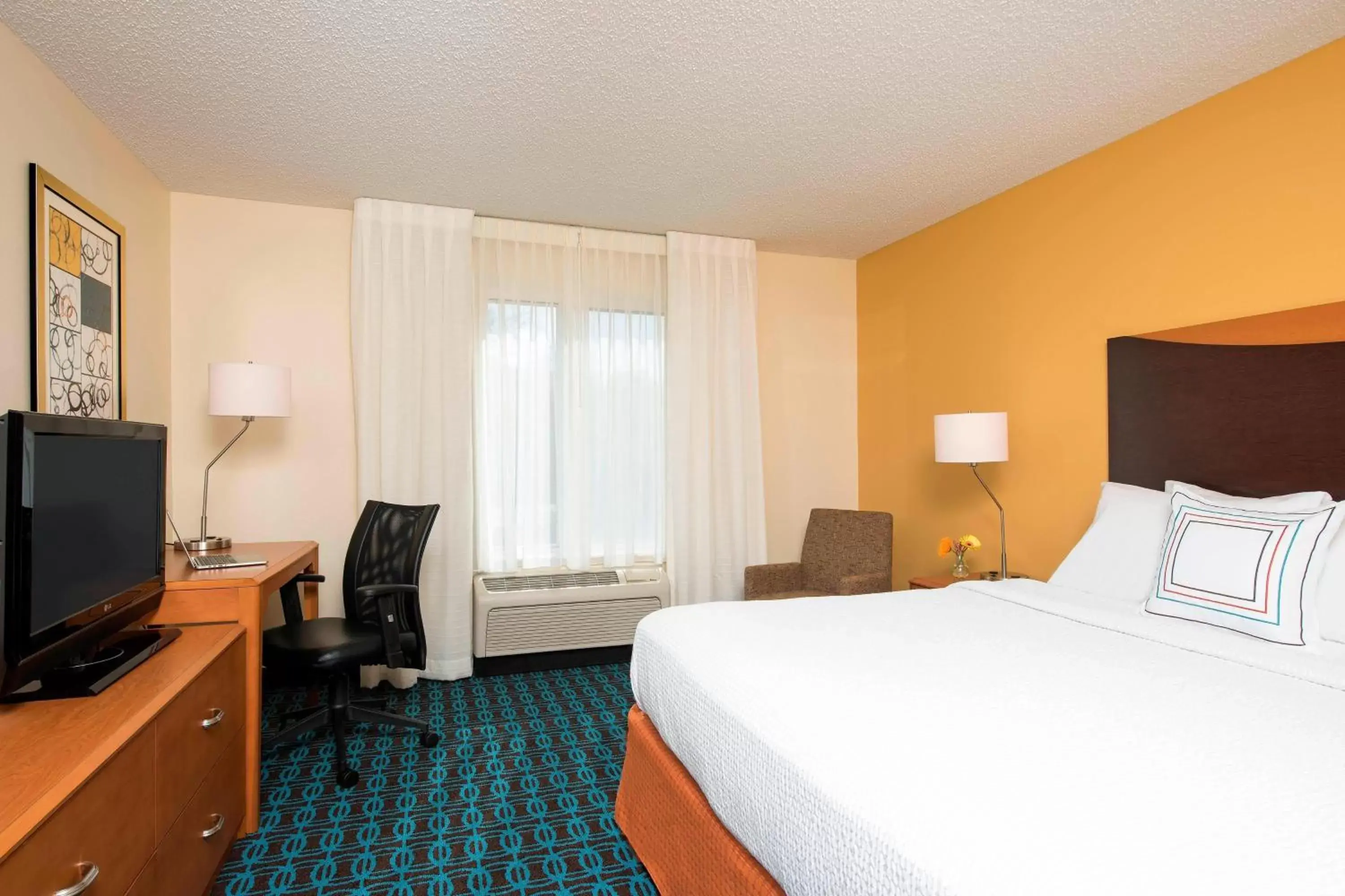 Photo of the whole room, Bed in Fairfield Inn & Suites by Marriott Bloomington