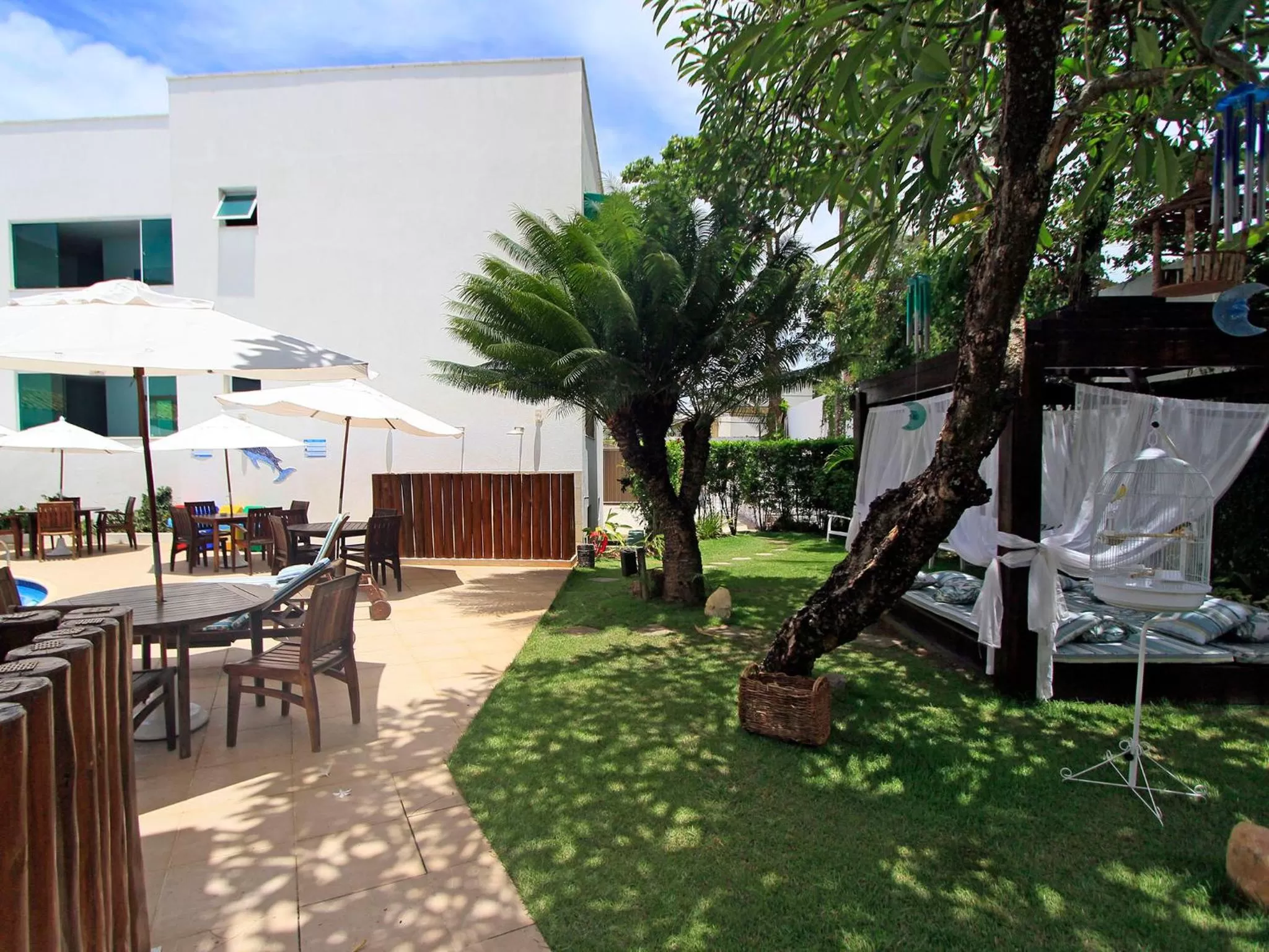 Swimming pool in Farol de Itapuã Praia Hotel