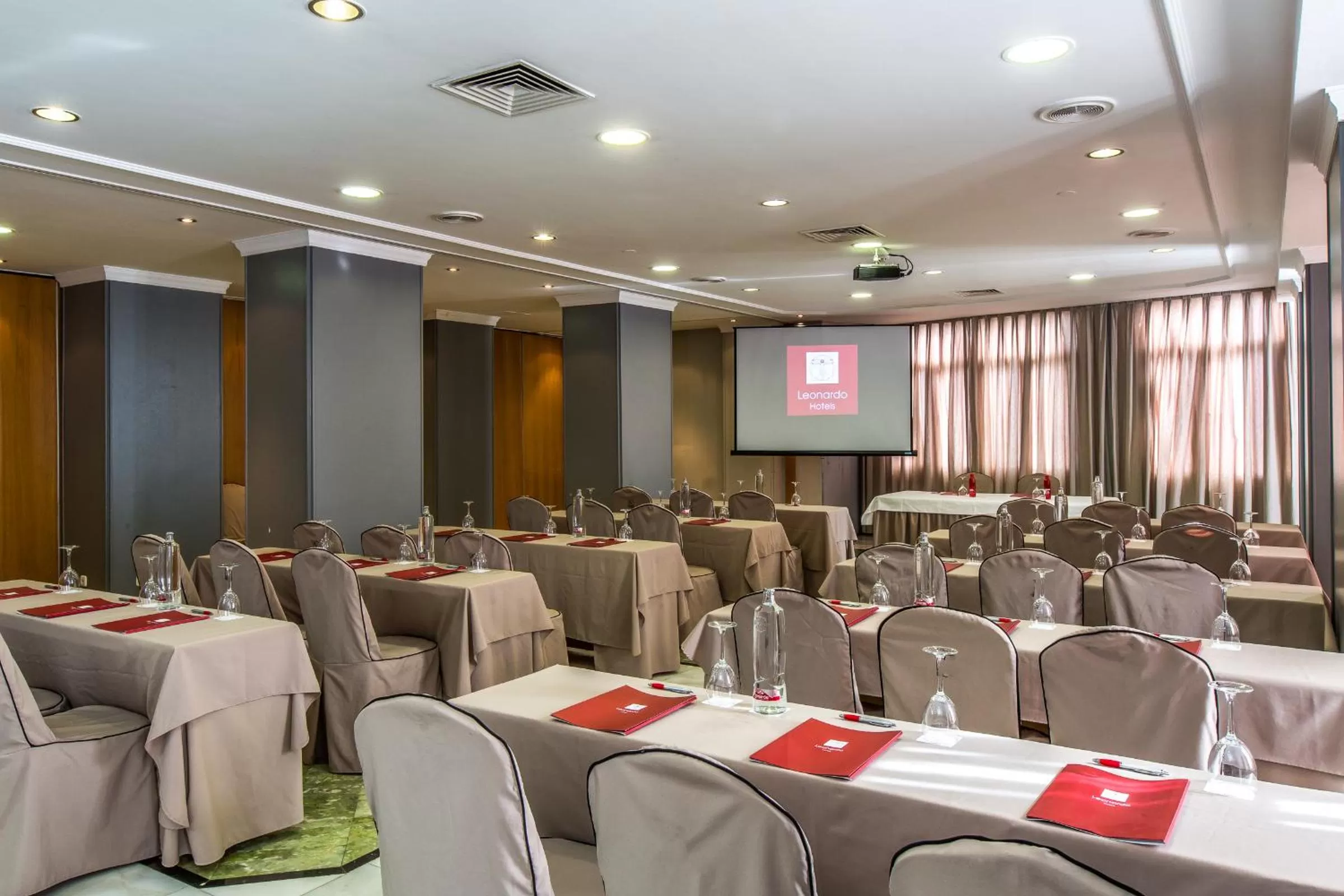 Meeting/conference room in Leonardo Hotel Granada