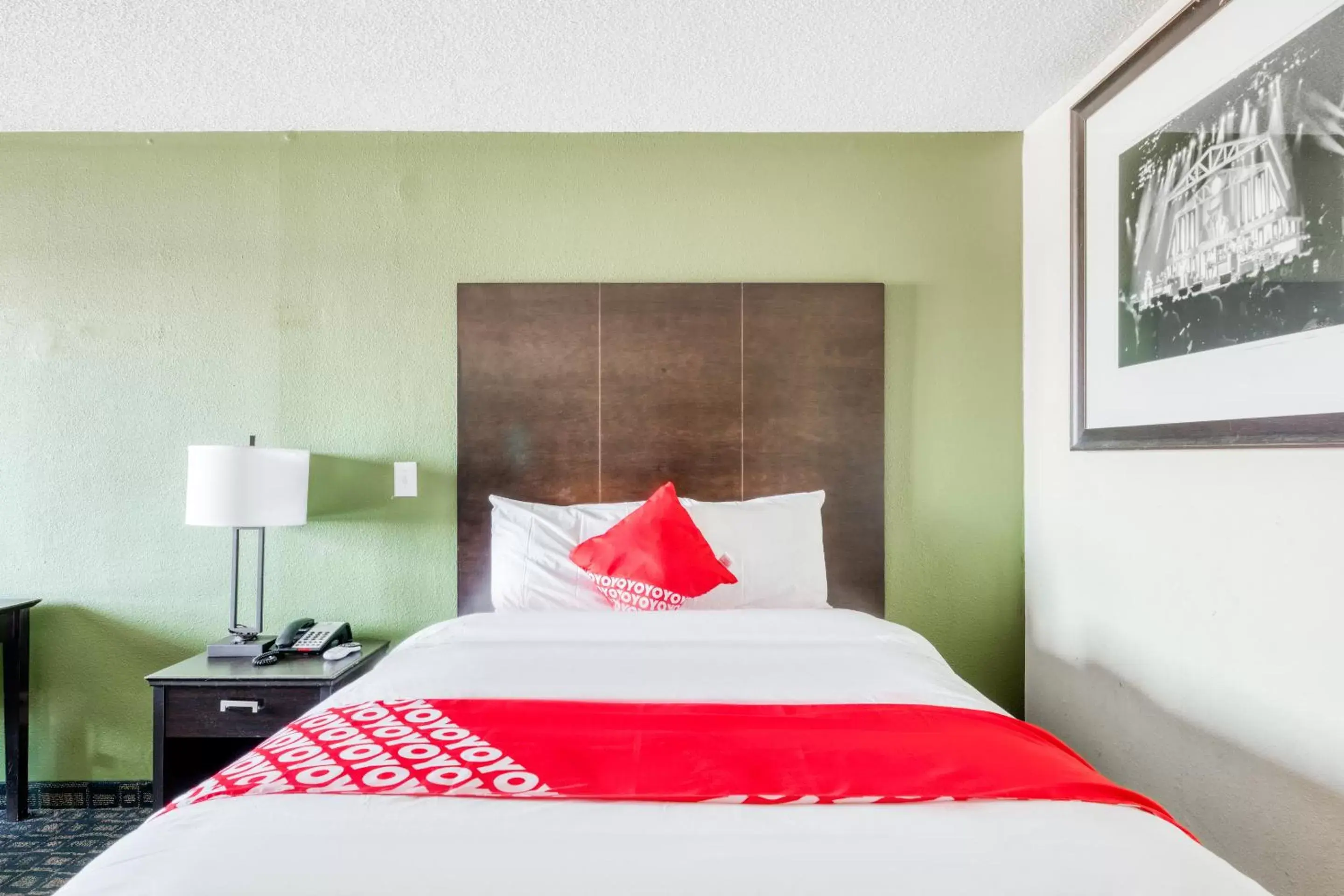 Bedroom, Bed in OYO Hotel Rosenberg TX I-69