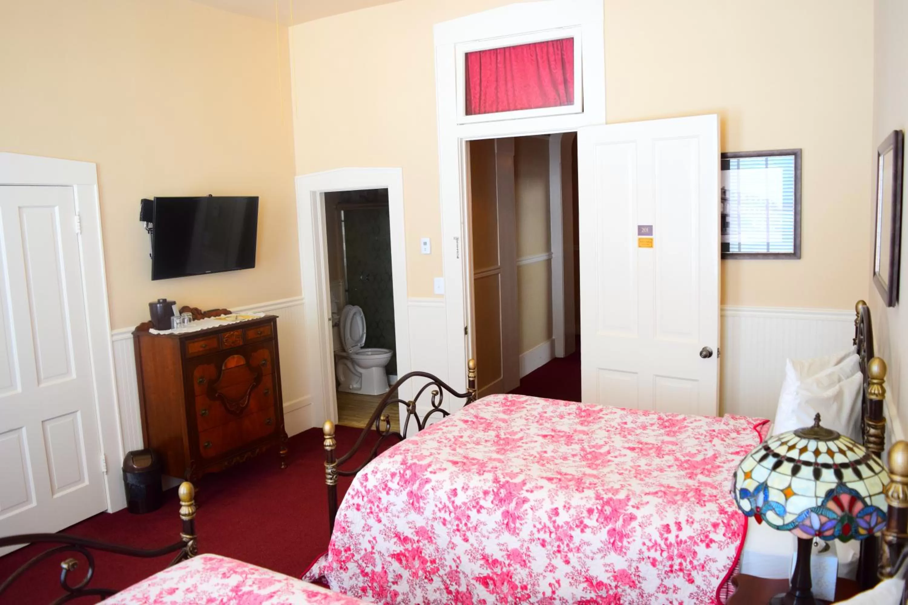 Bed in Grand Imperial Hotel