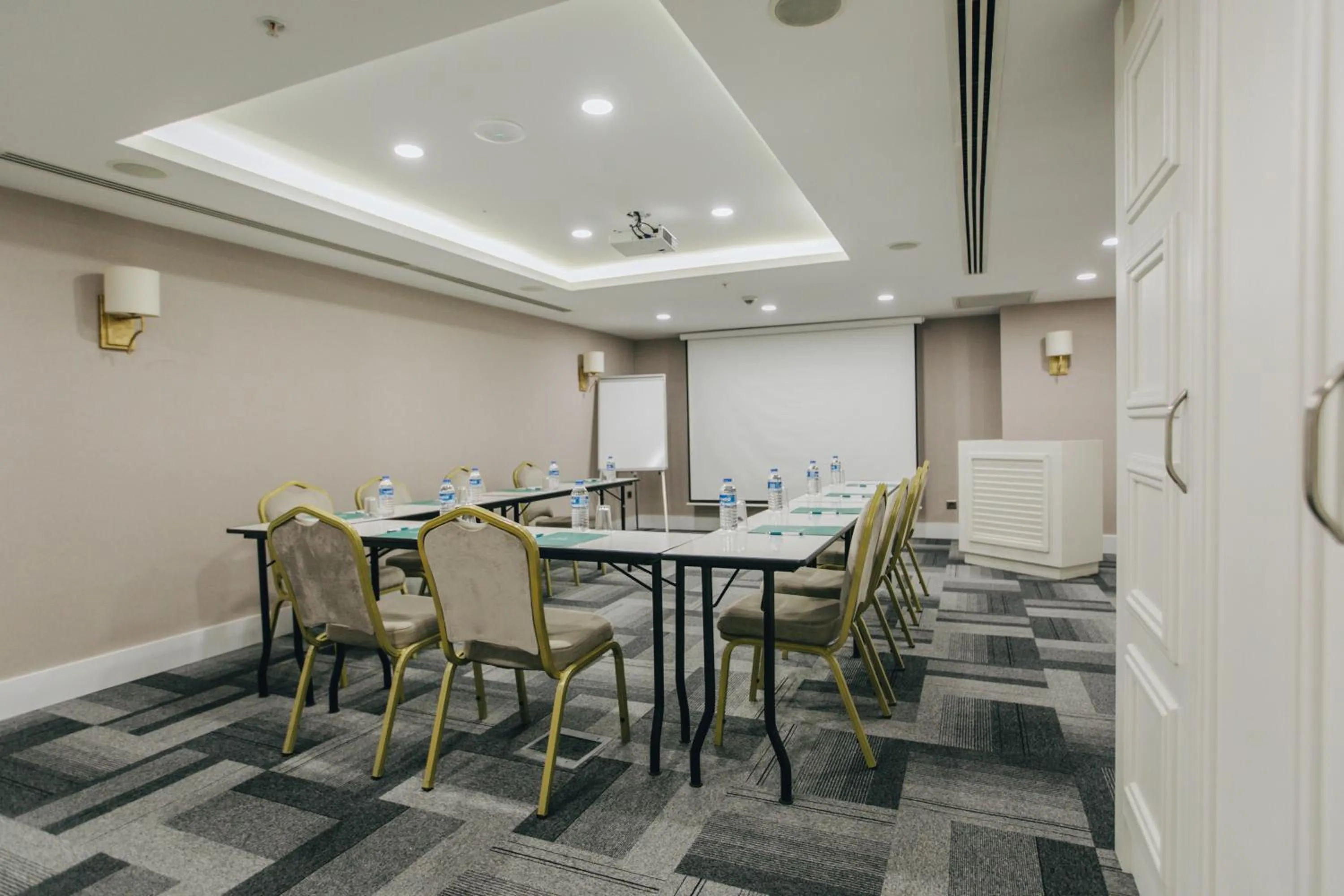 Meeting/conference room in Mia Berre Hotels