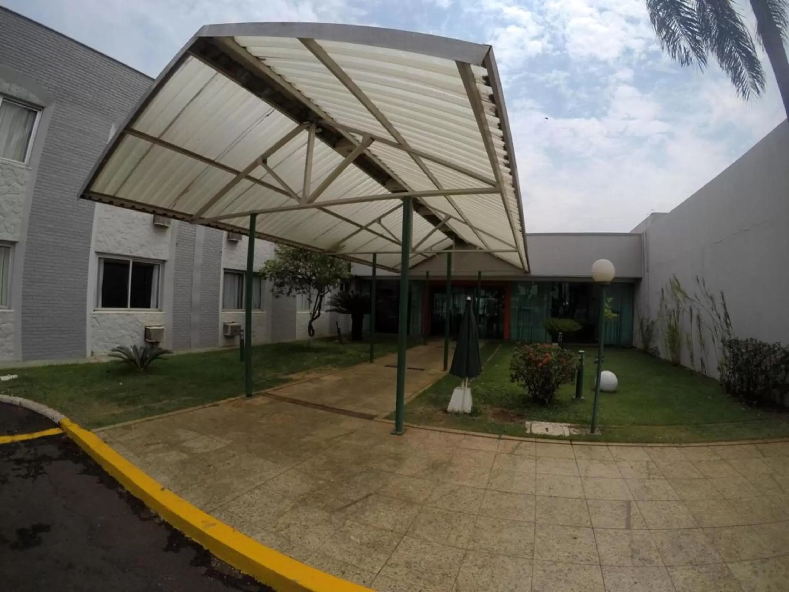 Facade/entrance, Garden in Dan Inn Uberaba & Convenções