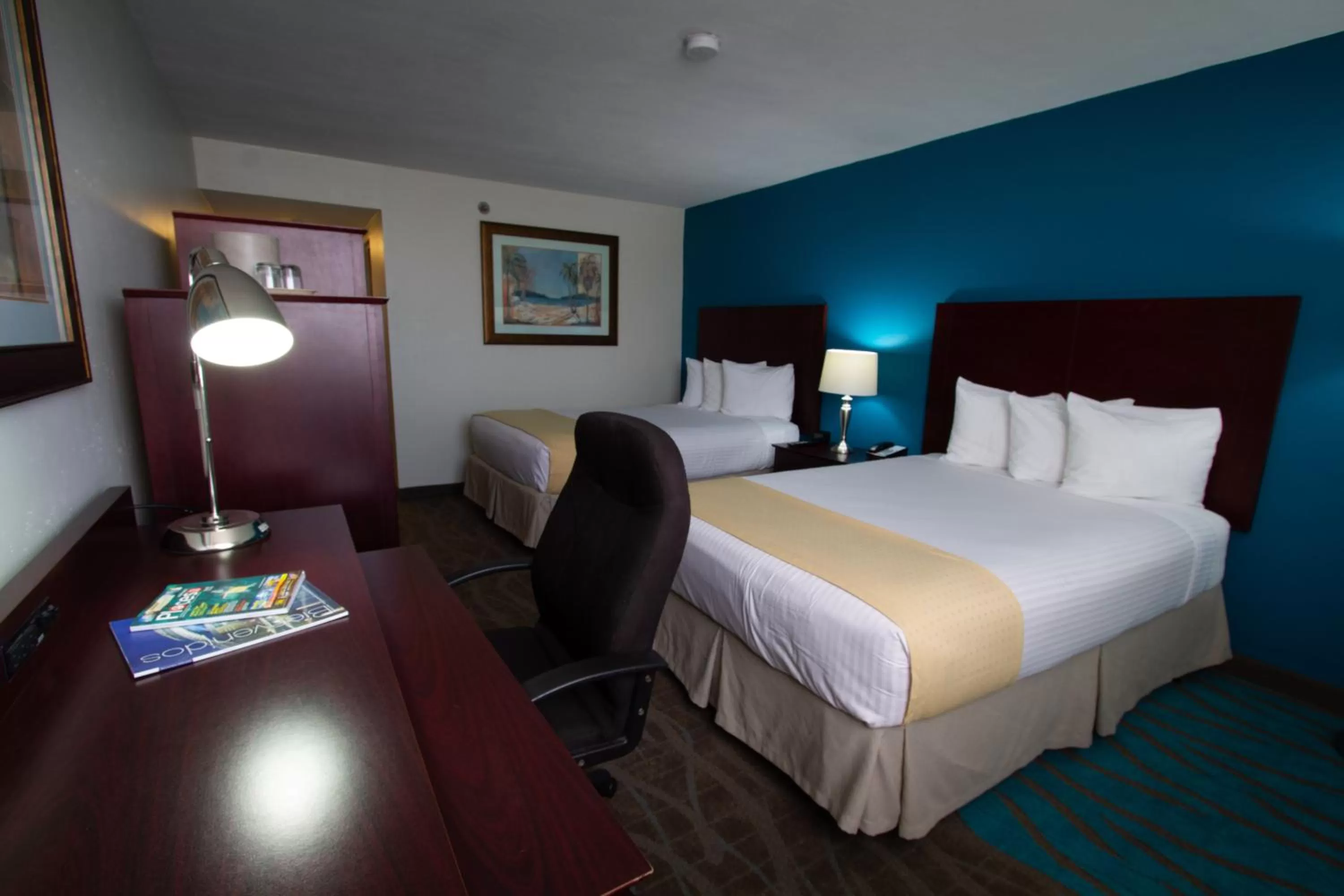 Photo of the whole room, Bed in Caribe Hotel Ponce