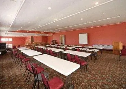 Business facilities in Crown Choice Inn & Suites Lakeview and Waterpark