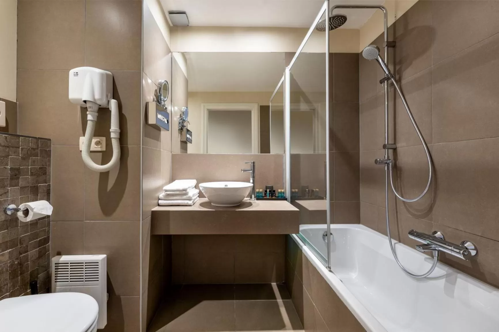 Bathroom in Hotel Acacia