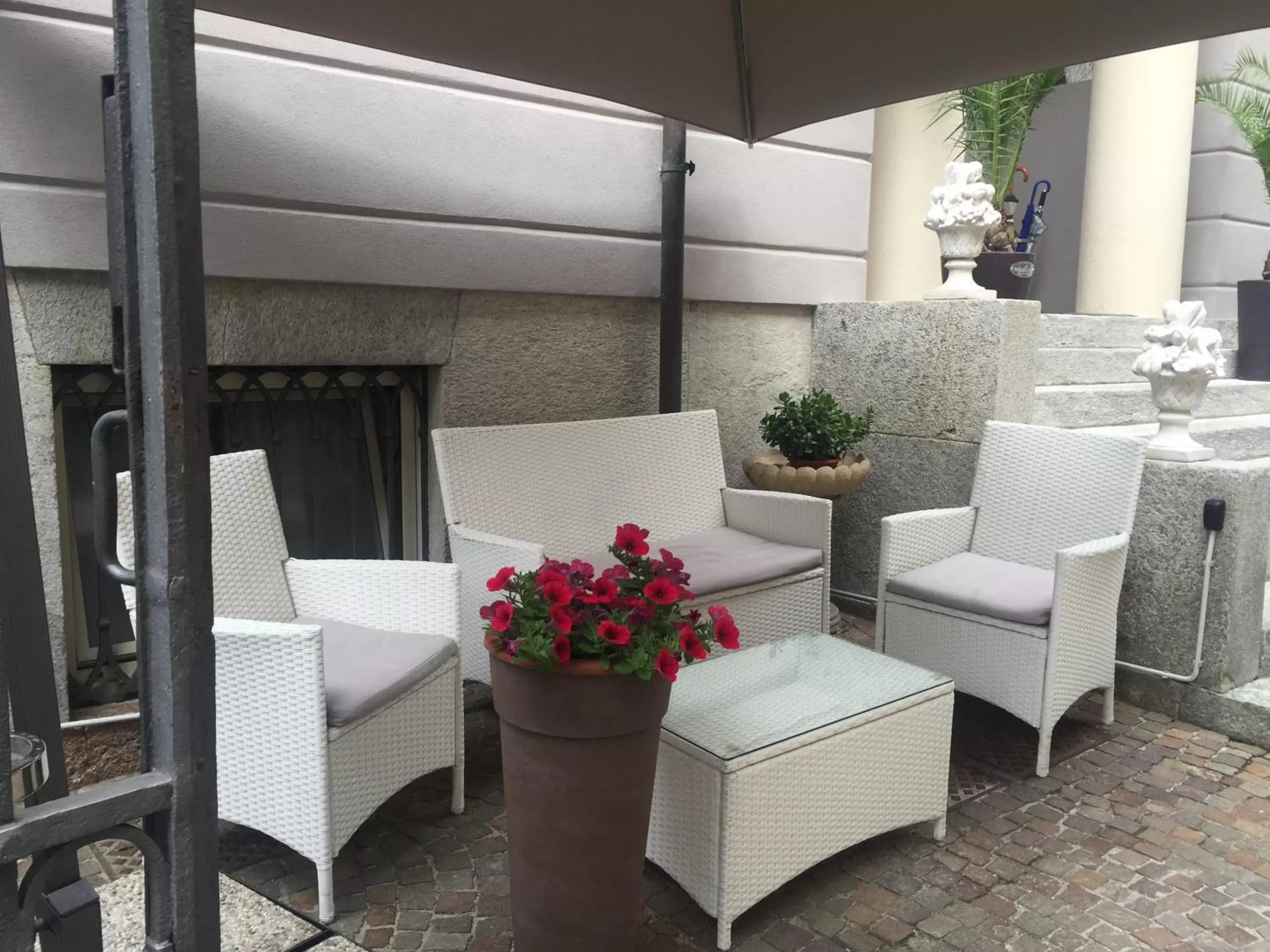 Restaurant/places to eat, Patio/Outdoor Area in Hotel Europa Varese