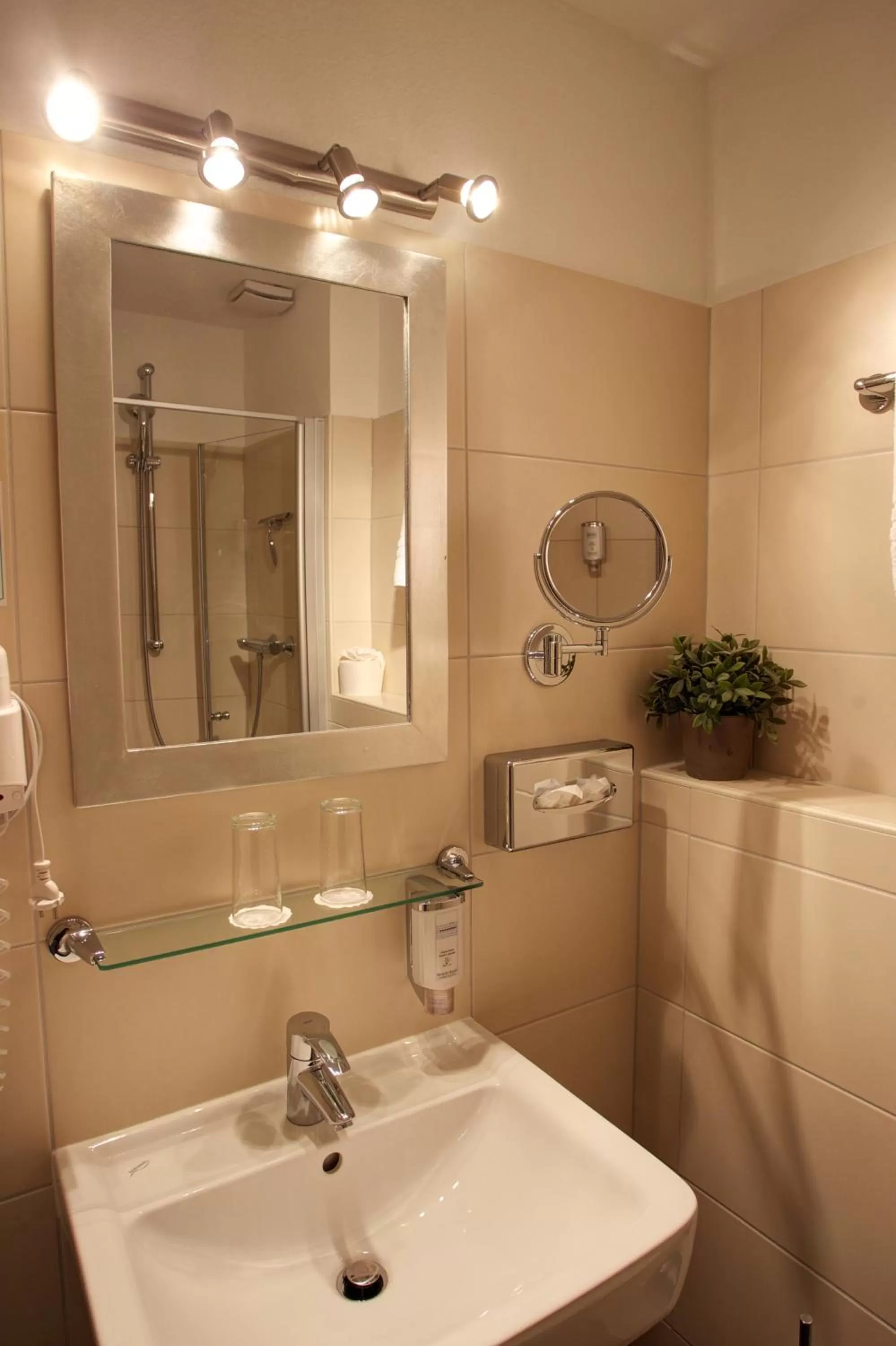 Bathroom in Das Frühstückshotel Sankt Peter-Ording