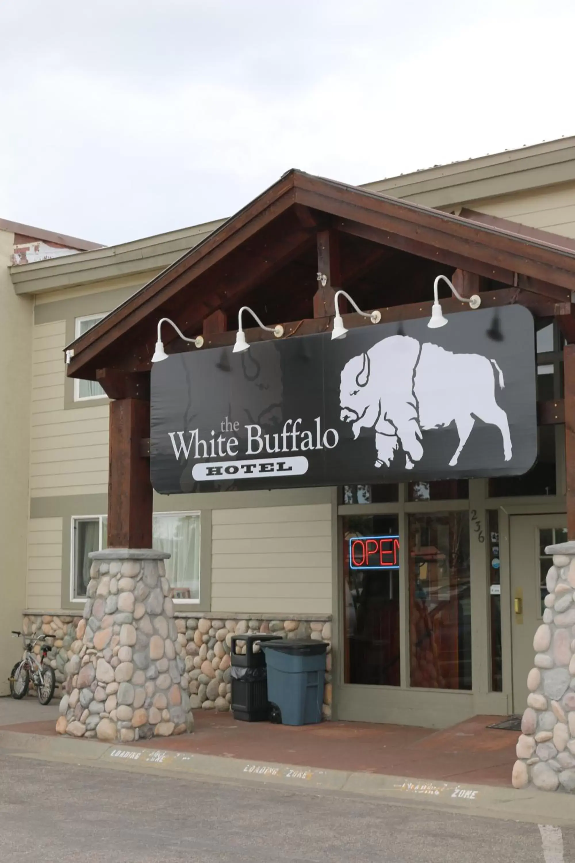 Facade/entrance, Property Building in White Buffalo Hotel