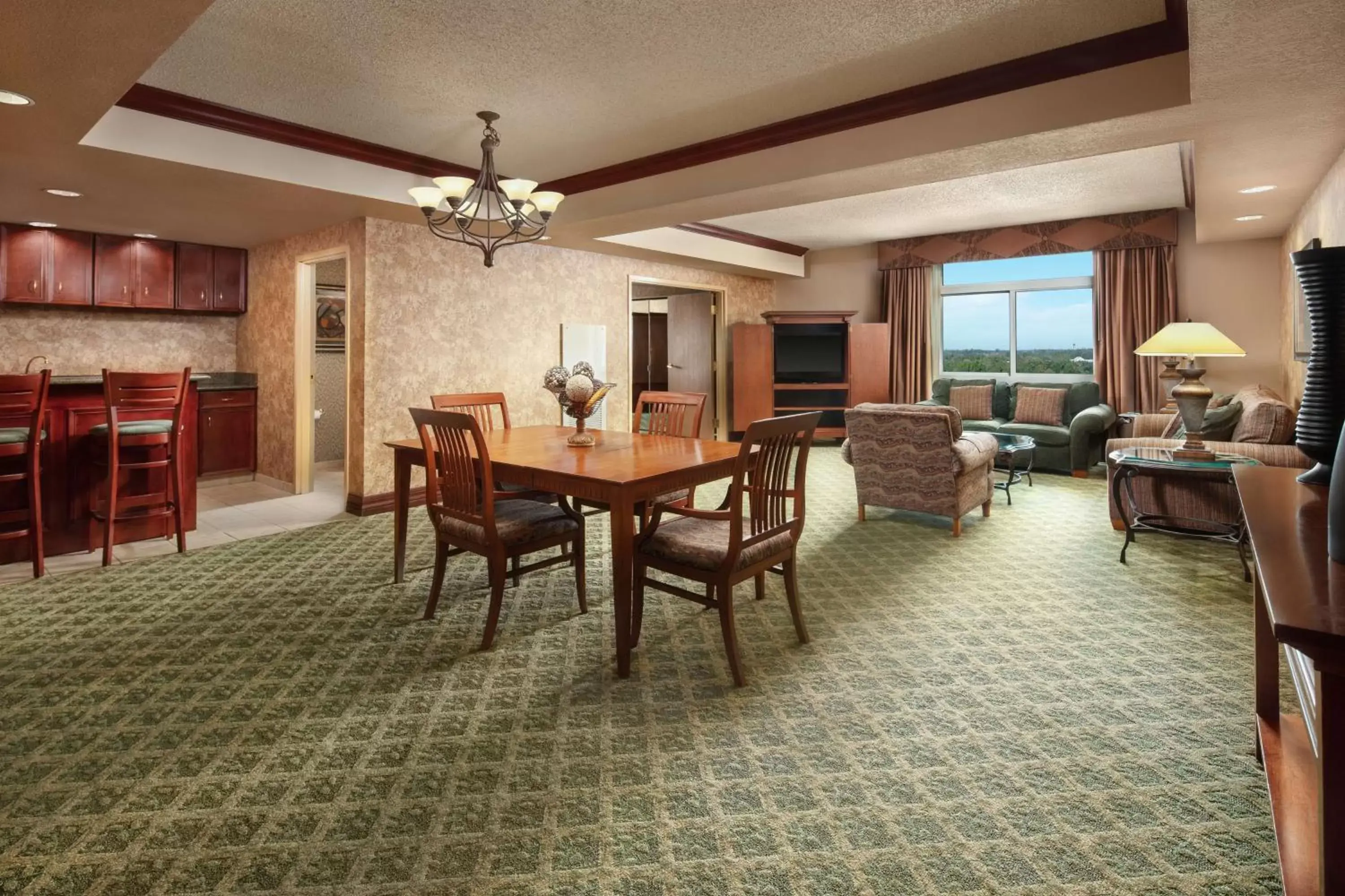 Living room, Seating Area in Embassy Suites North Charleston Airport Hotel Convention