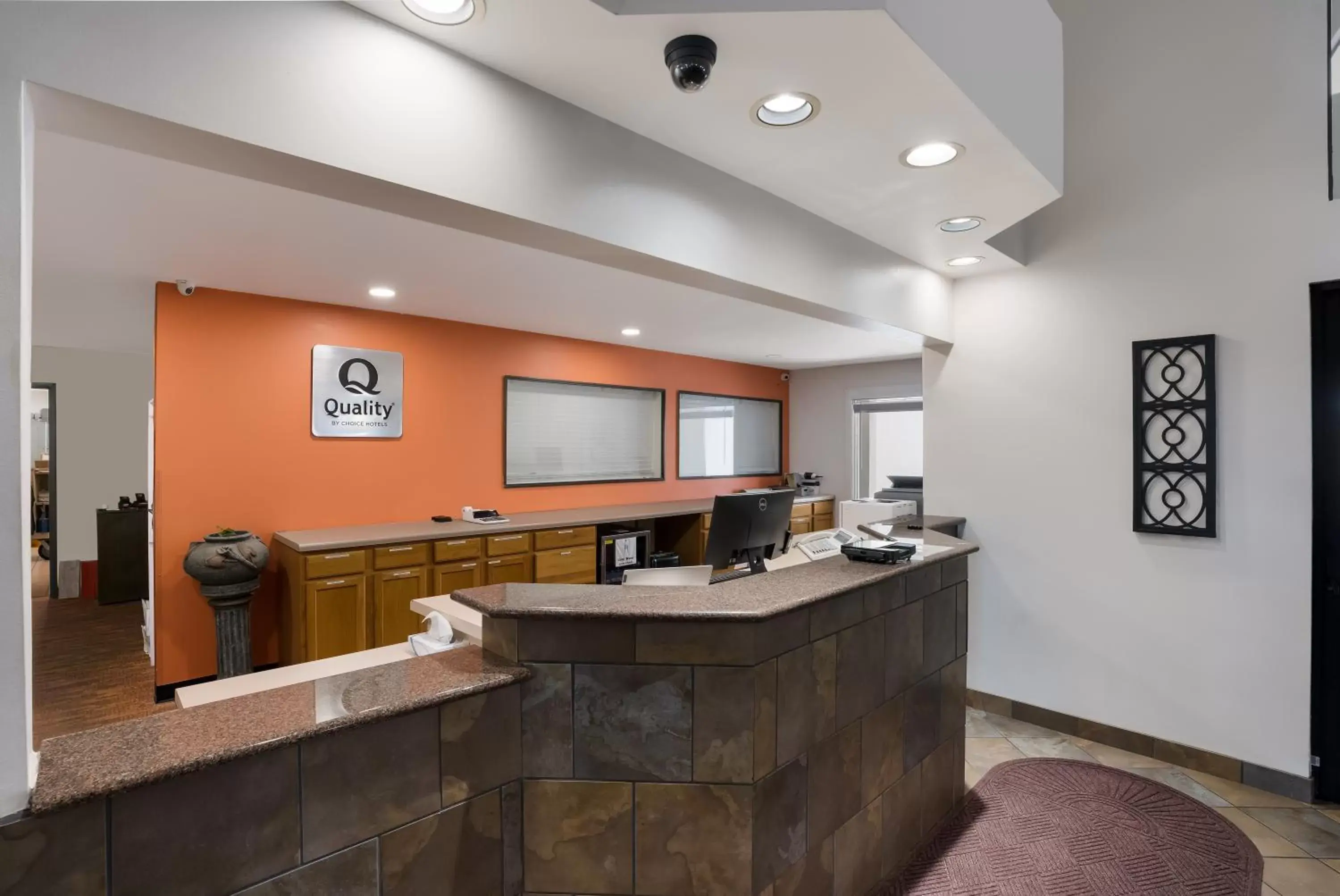 Lobby/Reception in Quality Inn & Suites